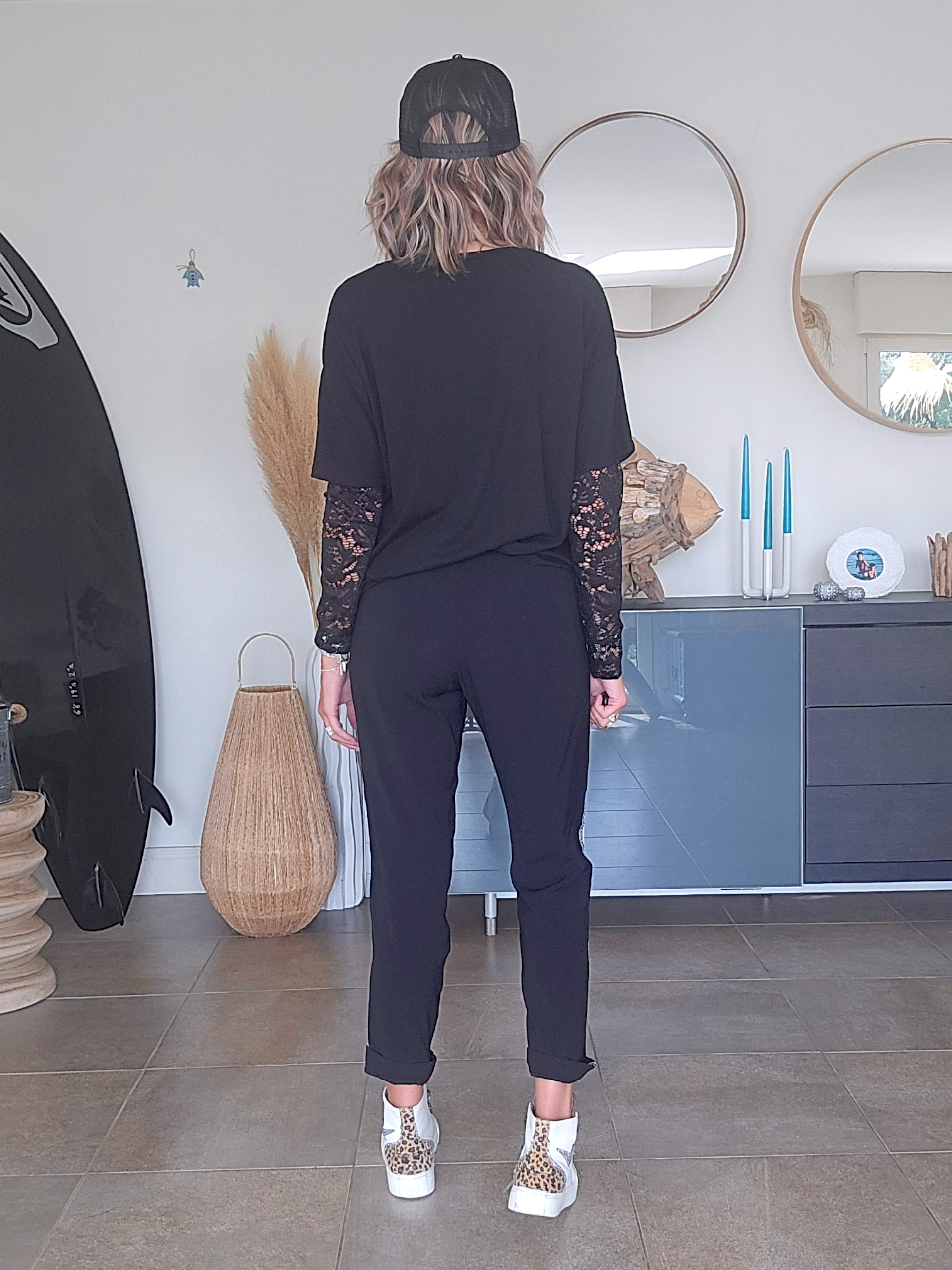 T-shirt noir superposition