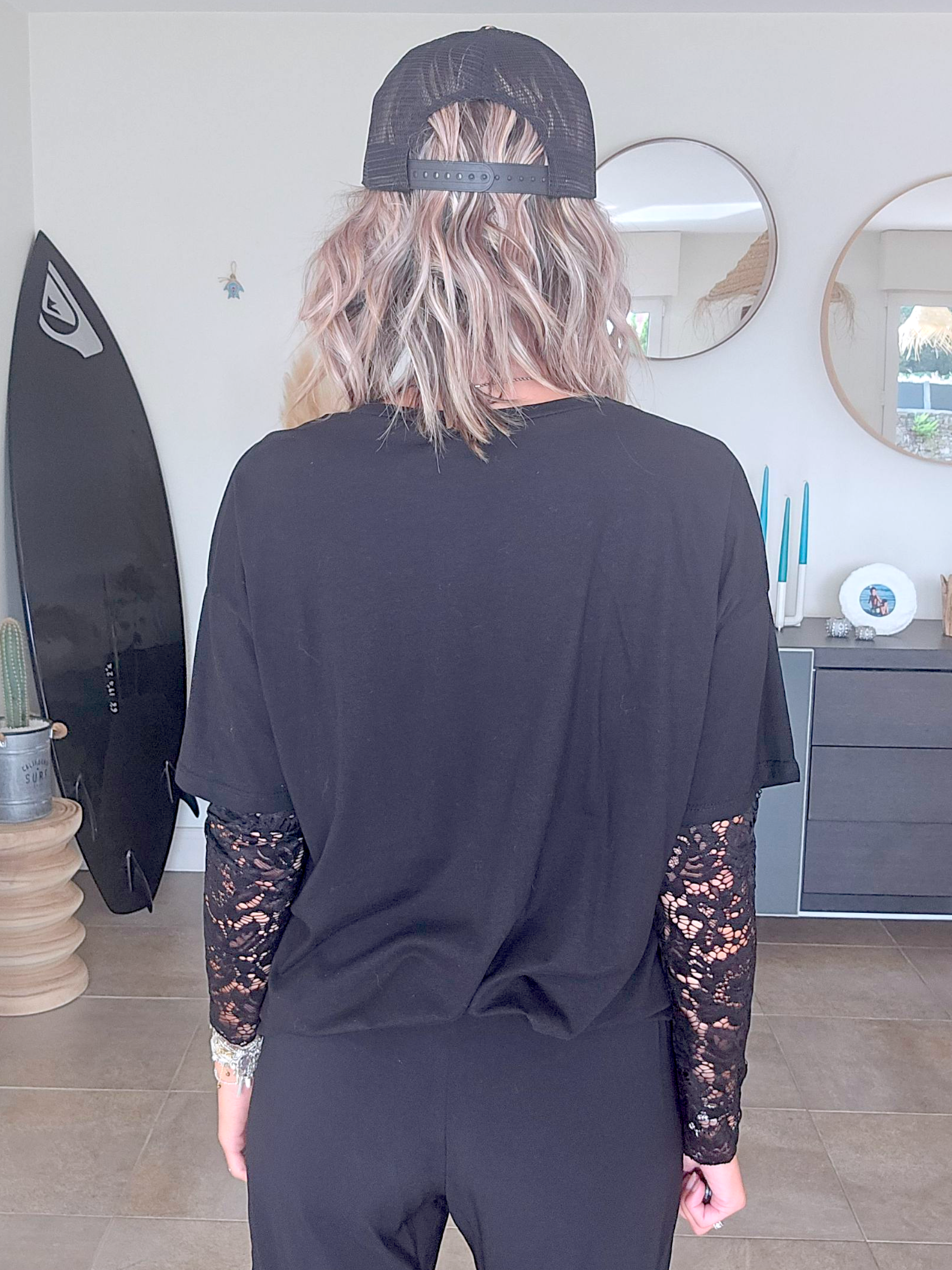 T-shirt noir superposition