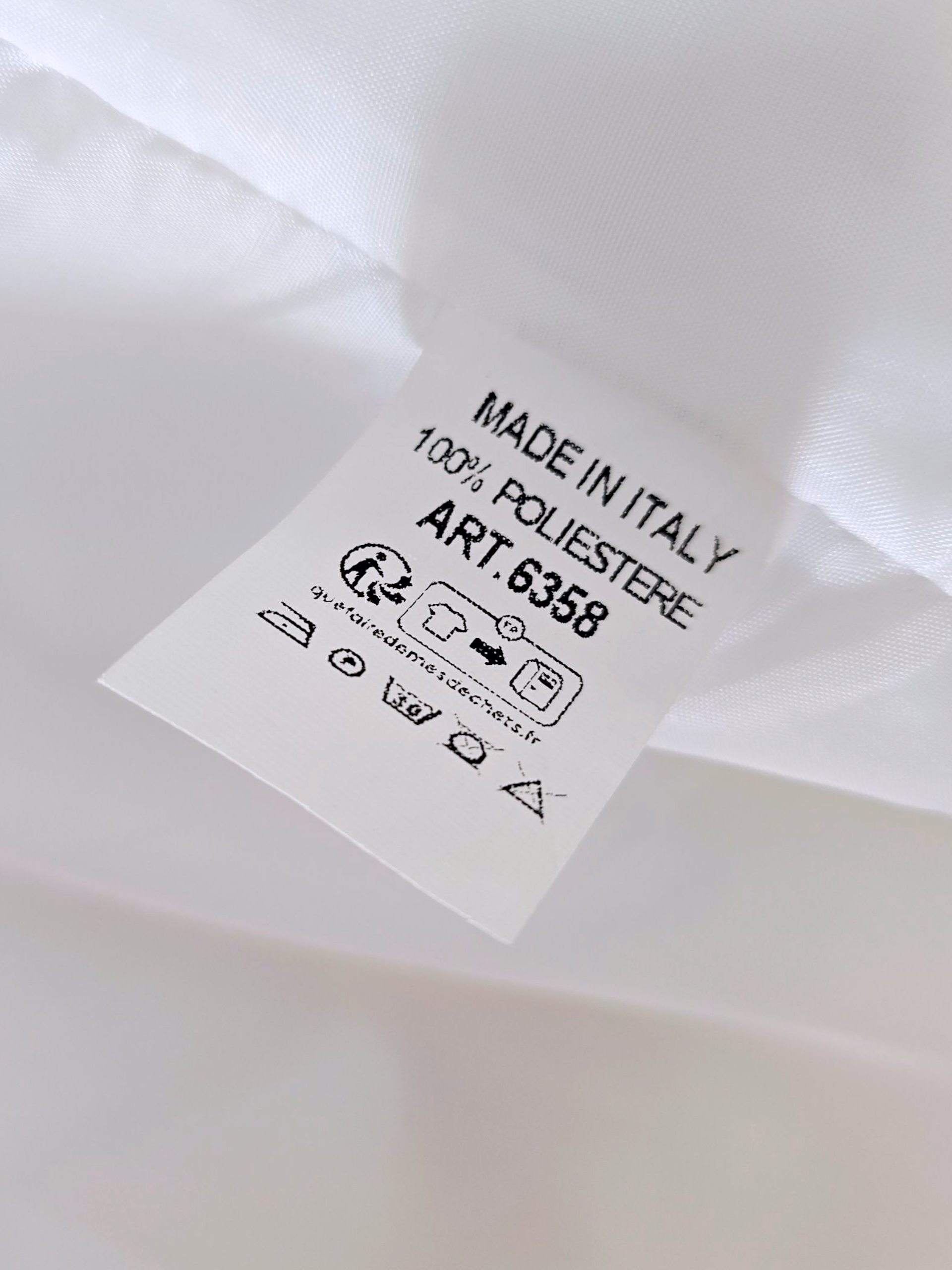 Blazer blanc à tags roses