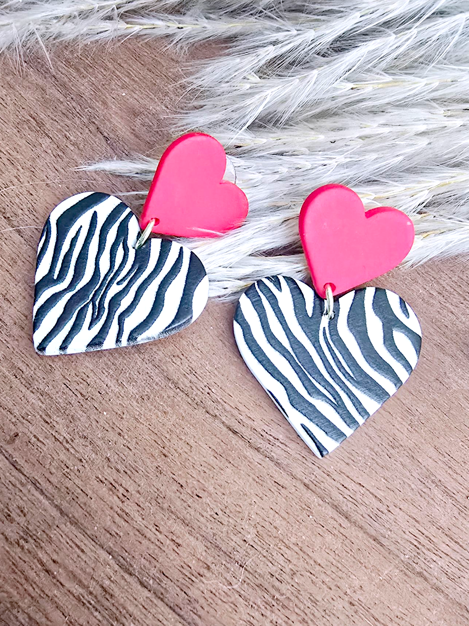 Boucles d&#39;oreilles cœur zébrée