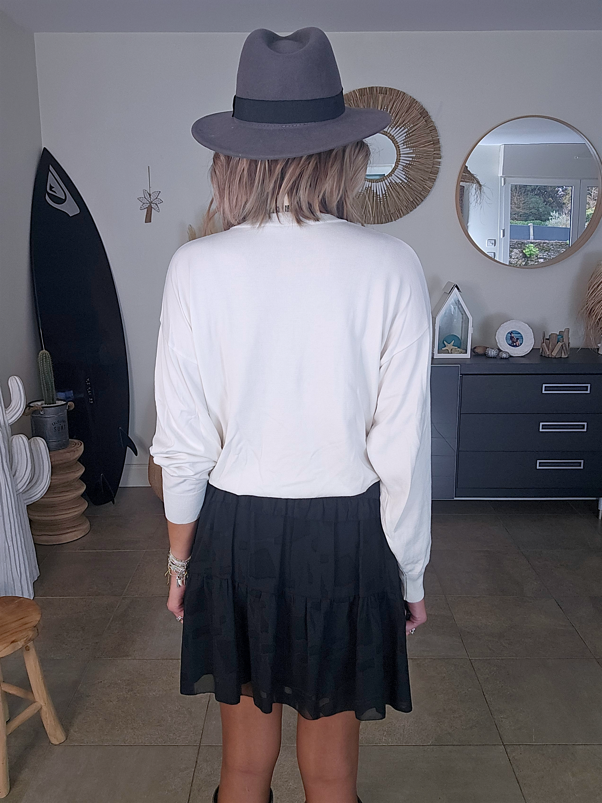 Pull blanc à sequins fuchsia