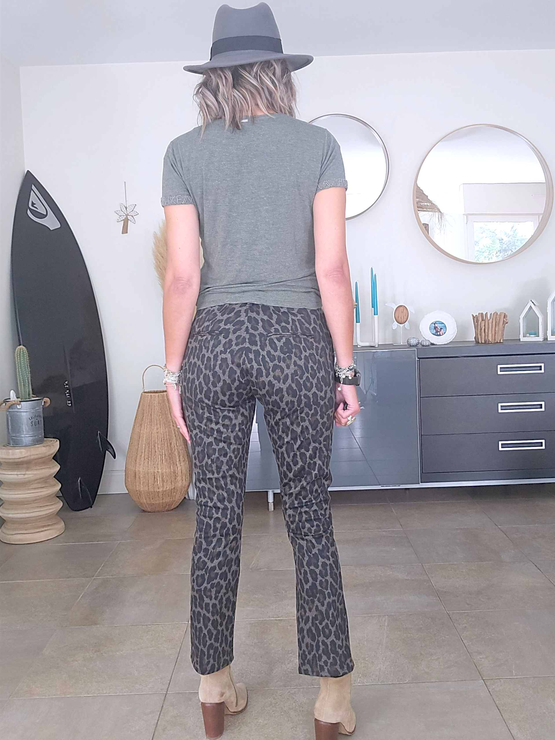 Tee-shirt kaki perles bijoux