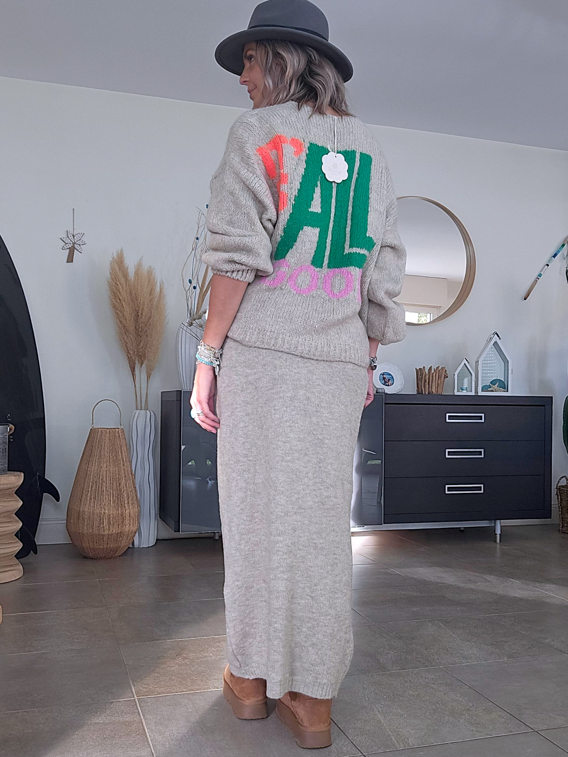 Pull beige smiley rose