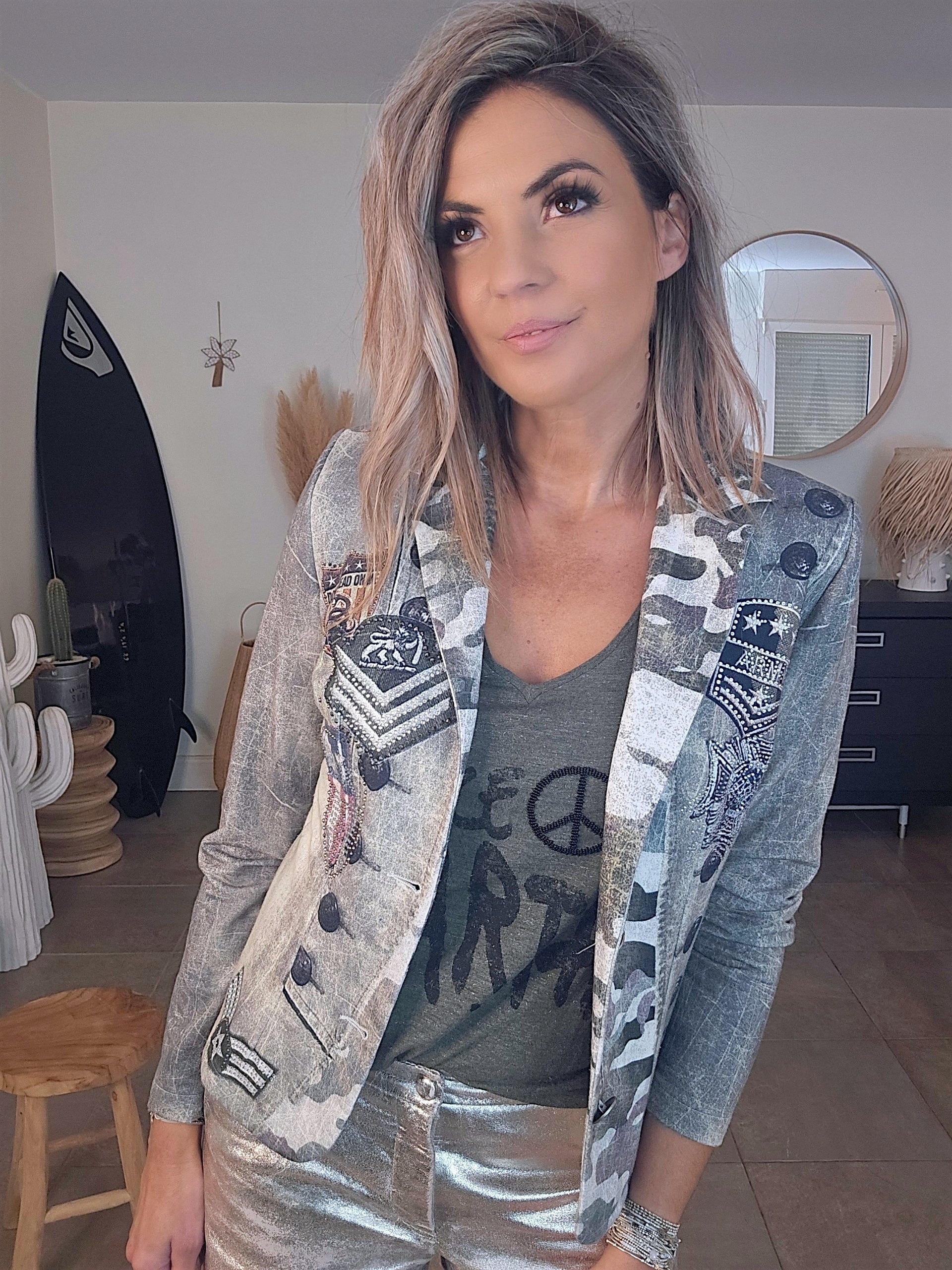 Veste cintrée esprit militaire avec strass