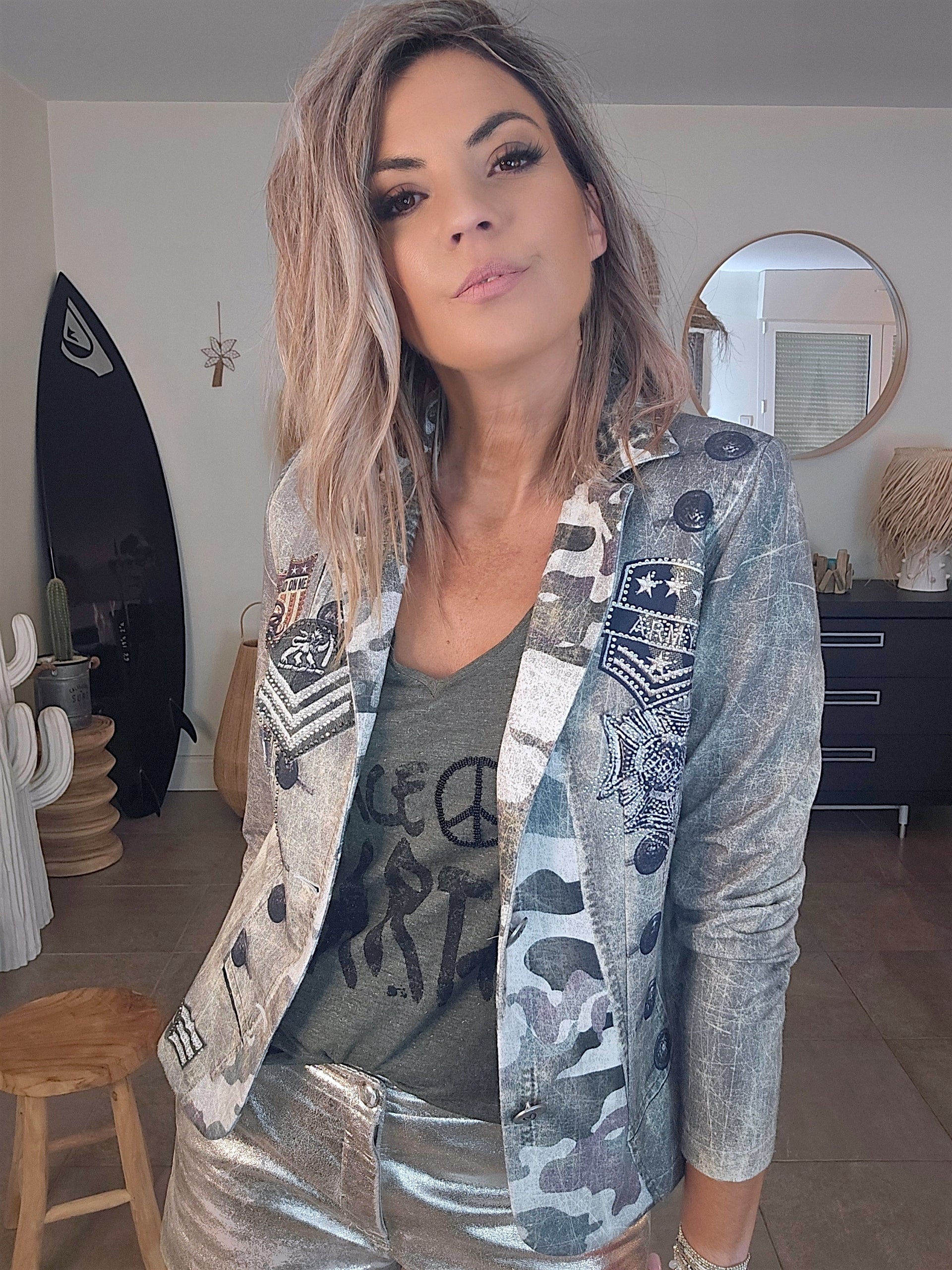Veste cintrée esprit militaire avec strass