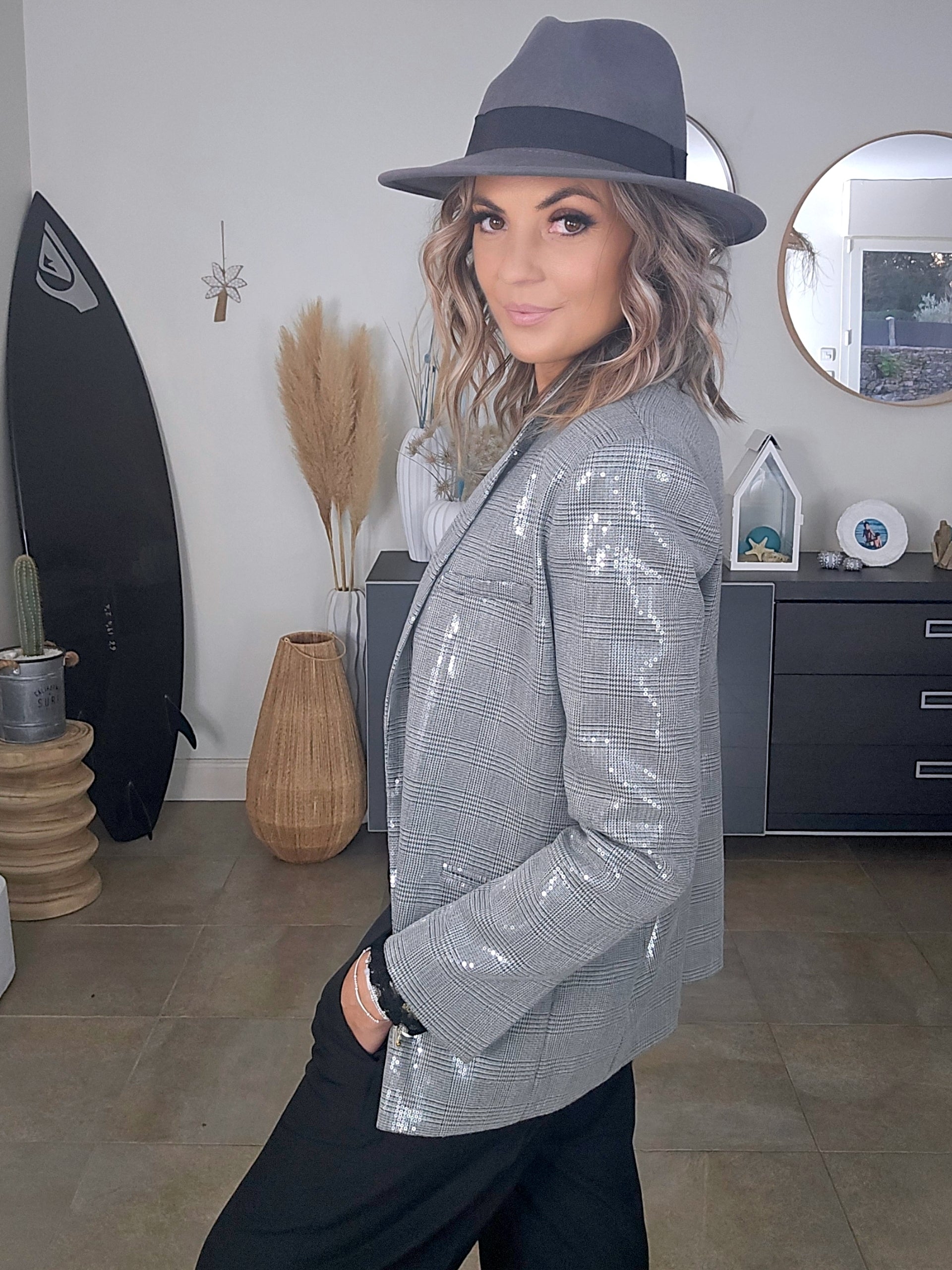 Veste grise à carreaux et sequins - 𝐌𝐚𝐫𝐢𝐧𝐚𝟒𝟒𝐟𝐚𝐦𝐢𝐥𝐲