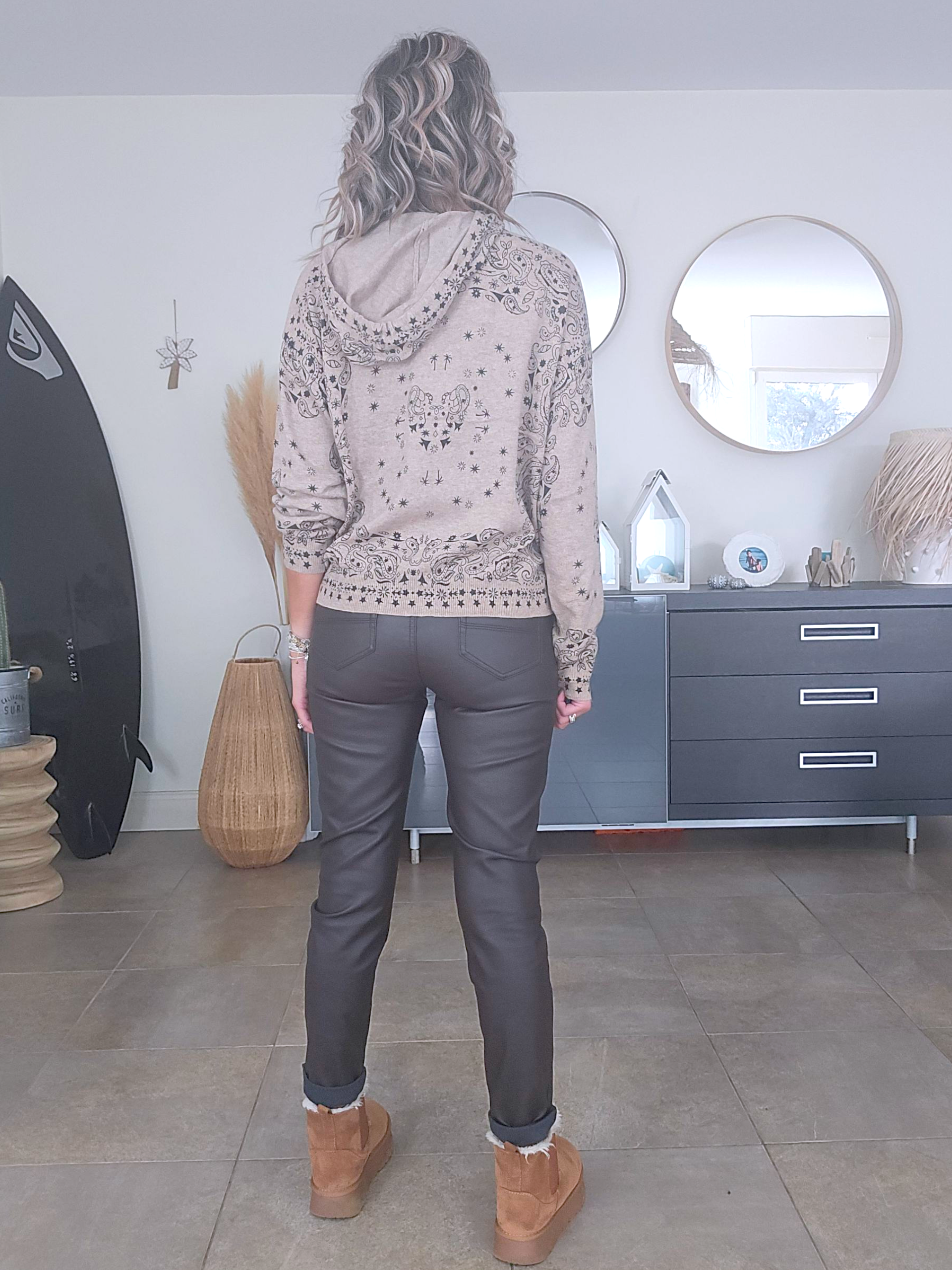 Pull capuche beige marron