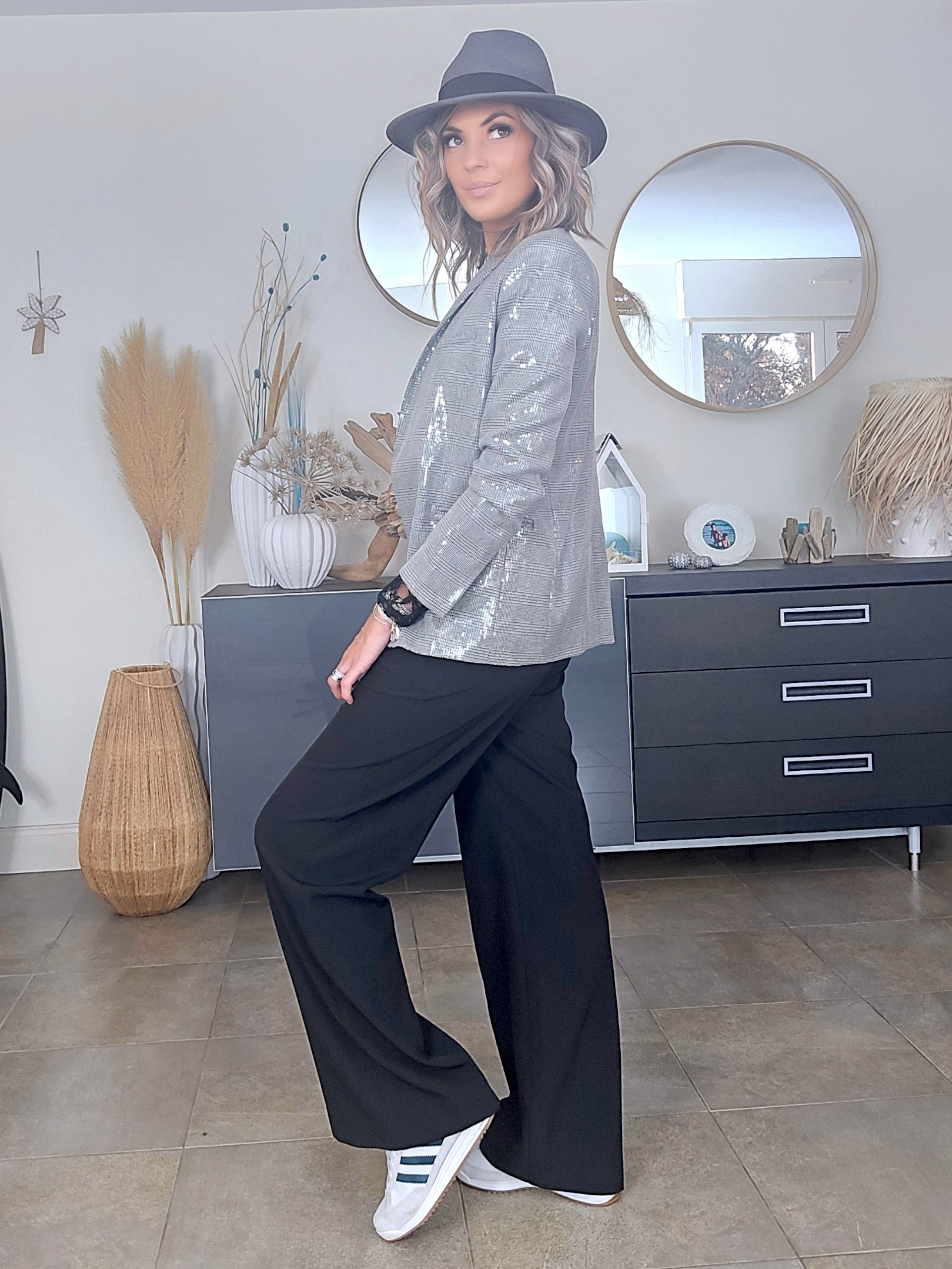 Veste grise à carreaux et sequins - 𝐌𝐚𝐫𝐢𝐧𝐚𝟒𝟒𝐟𝐚𝐦𝐢𝐥𝐲