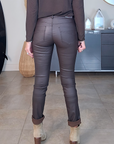 Pantalon slim huilé marron