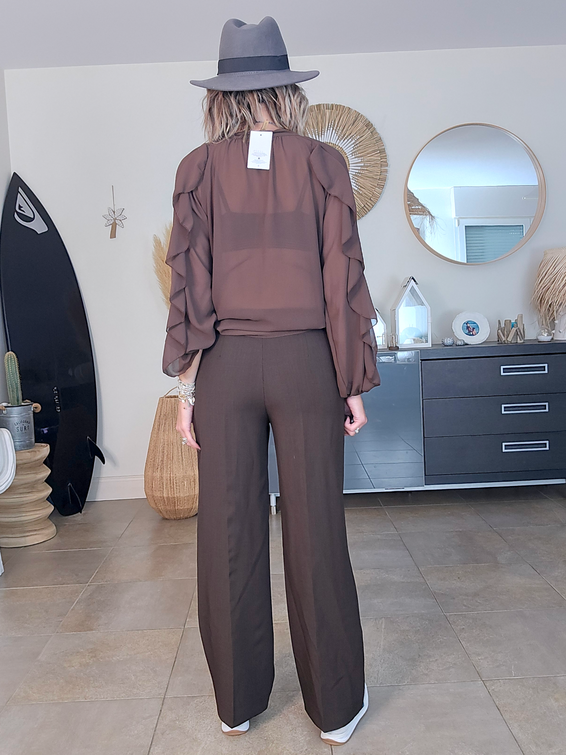 Chemise marron à volants