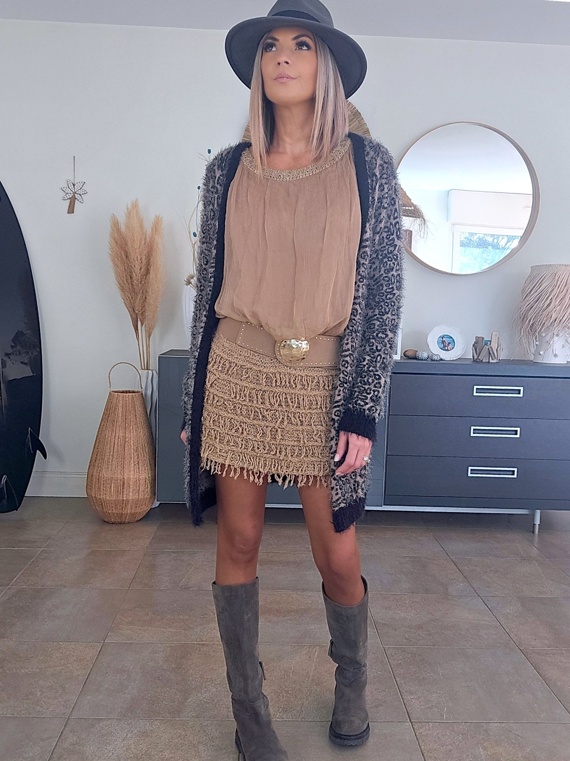 Ceinture élastique beige à boucle dorée