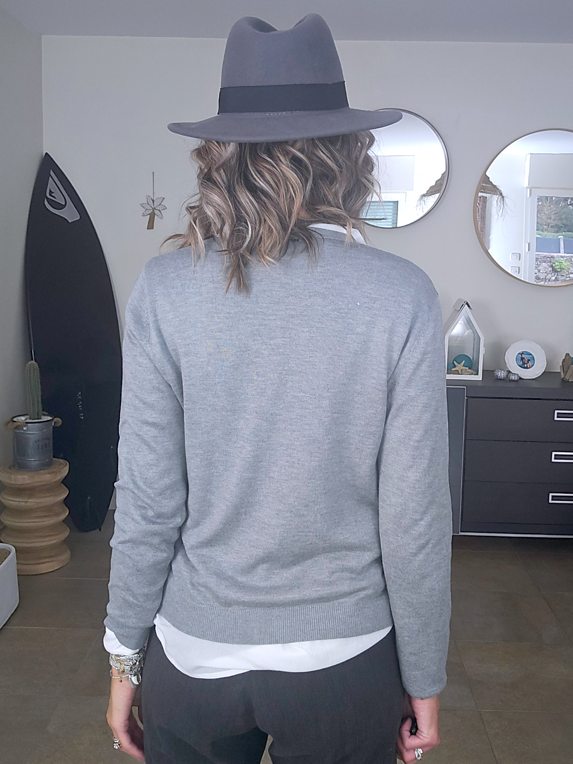 Cardigan gris éclair strass - 𝐌𝐚𝐫𝐢𝐧𝐚𝟒𝟒𝐟𝐚𝐦𝐢𝐥𝐲