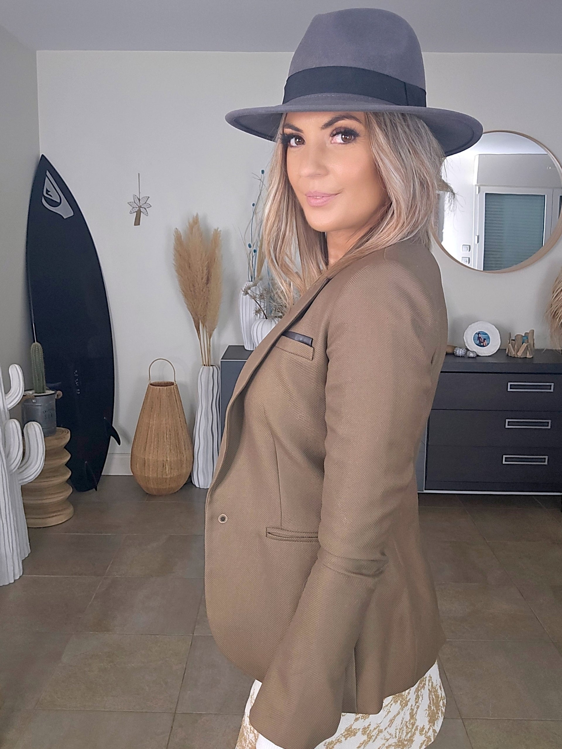 Veste chic beige foncé avec empiècements cuir