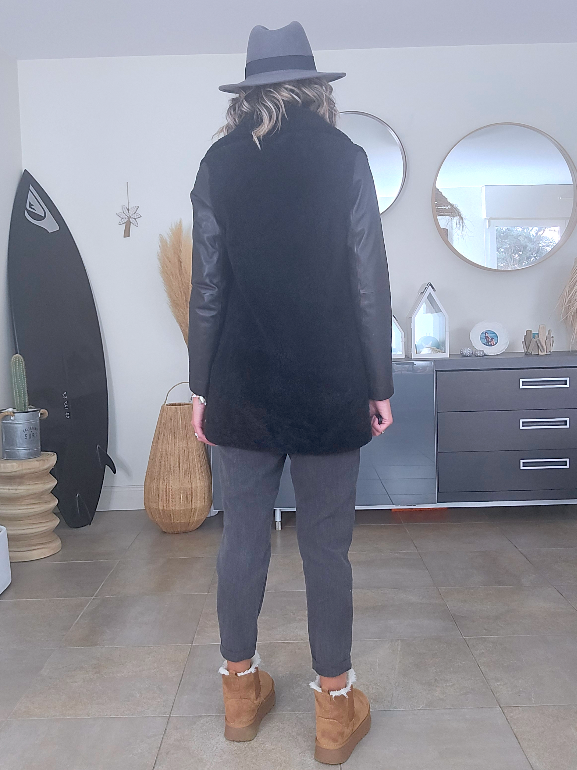 Manteau teddy noir manches cuir et peau retournée