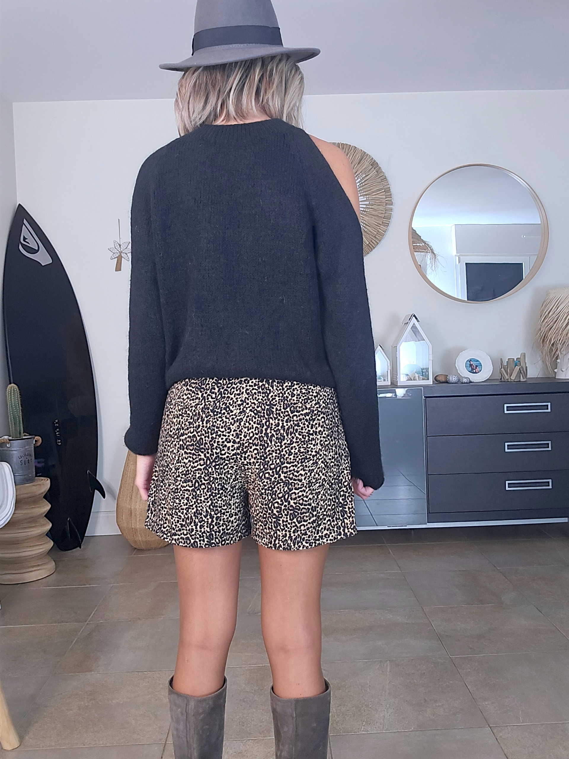 Short léo poches en cuir noir - 𝐌𝐚𝐫𝐢𝐧𝐚𝟒𝟒𝐟𝐚𝐦𝐢𝐥𝐲
