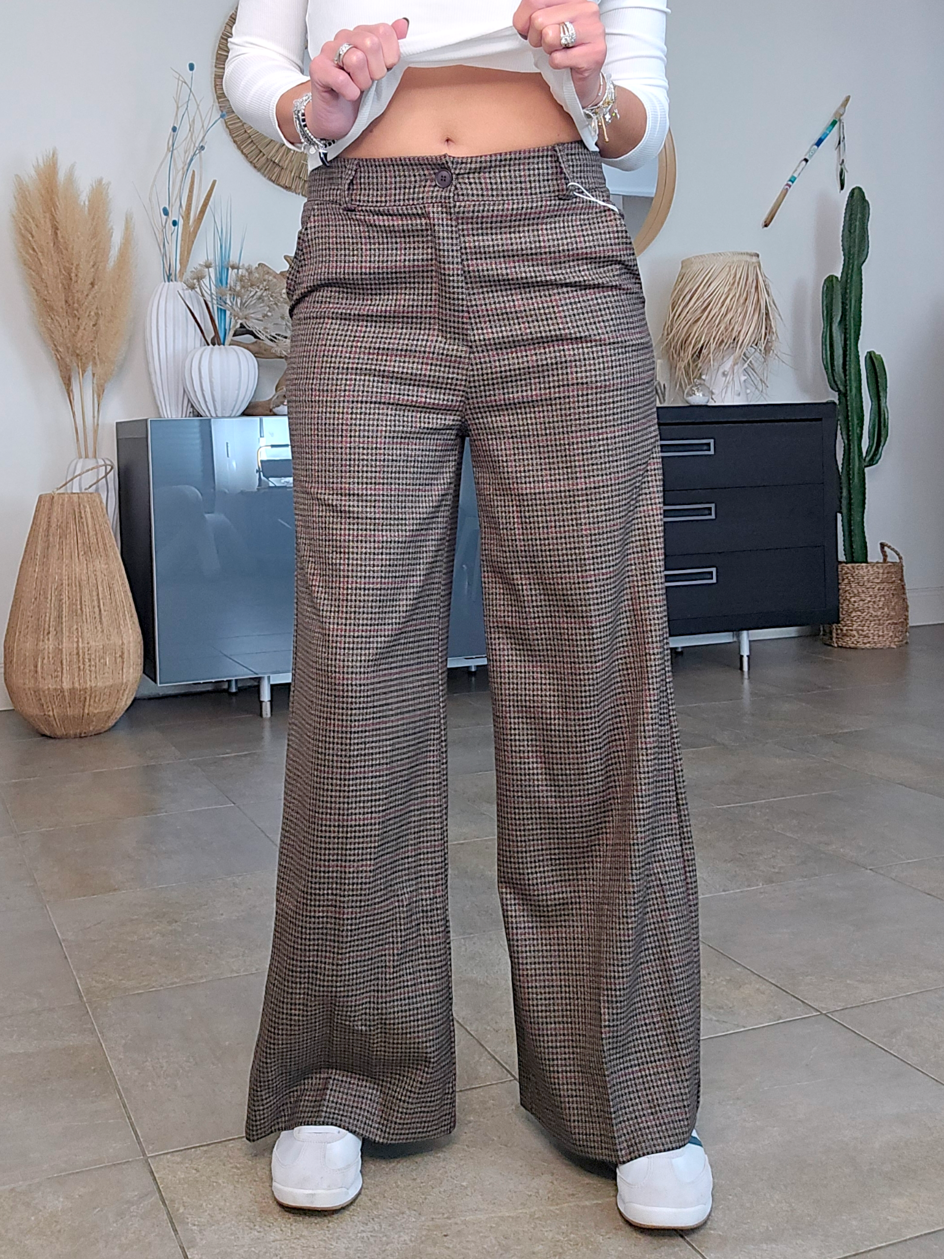 Pantalon marron imprimé pied-de-poule.