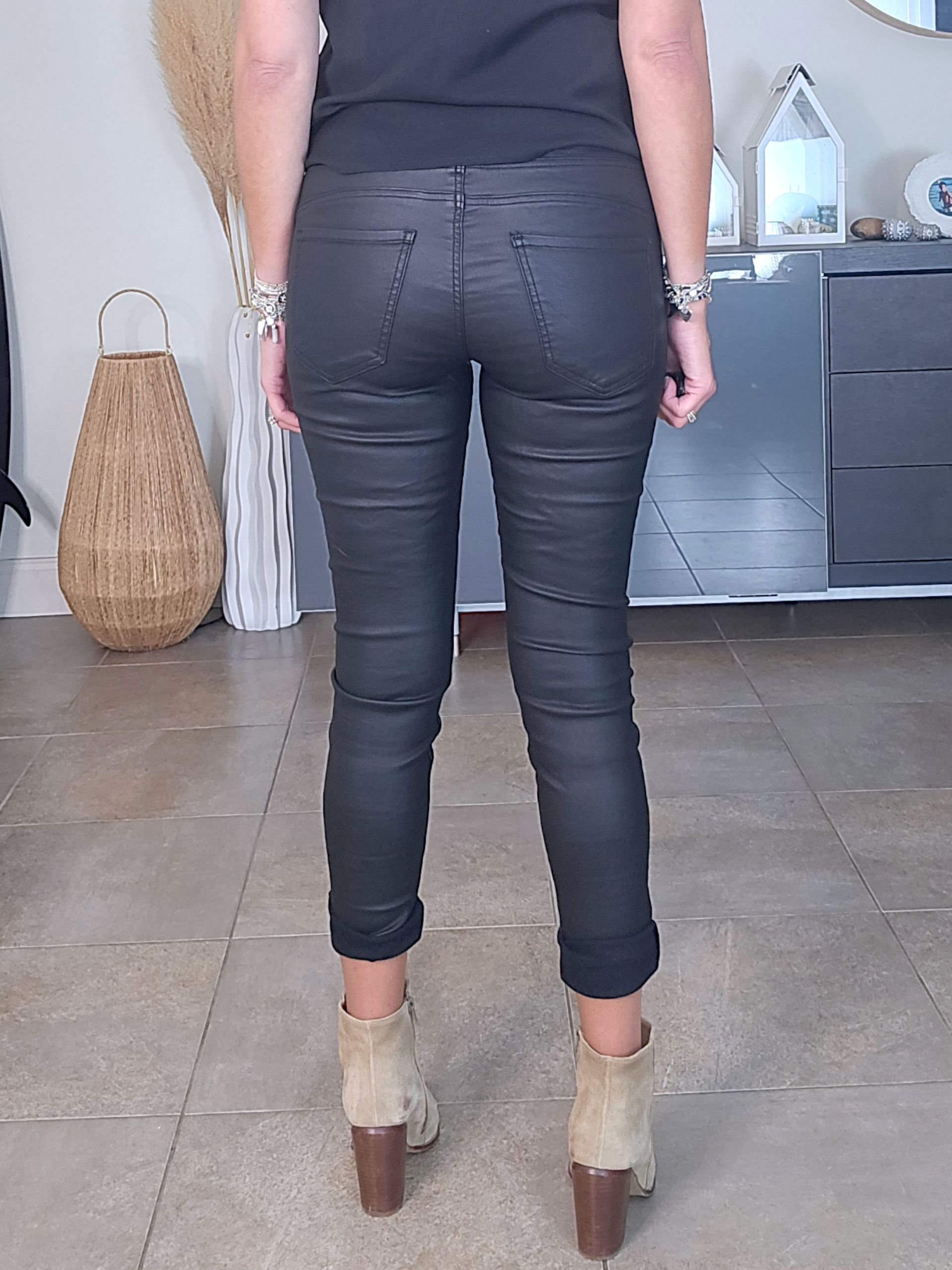 Pantalon slim noir huilé