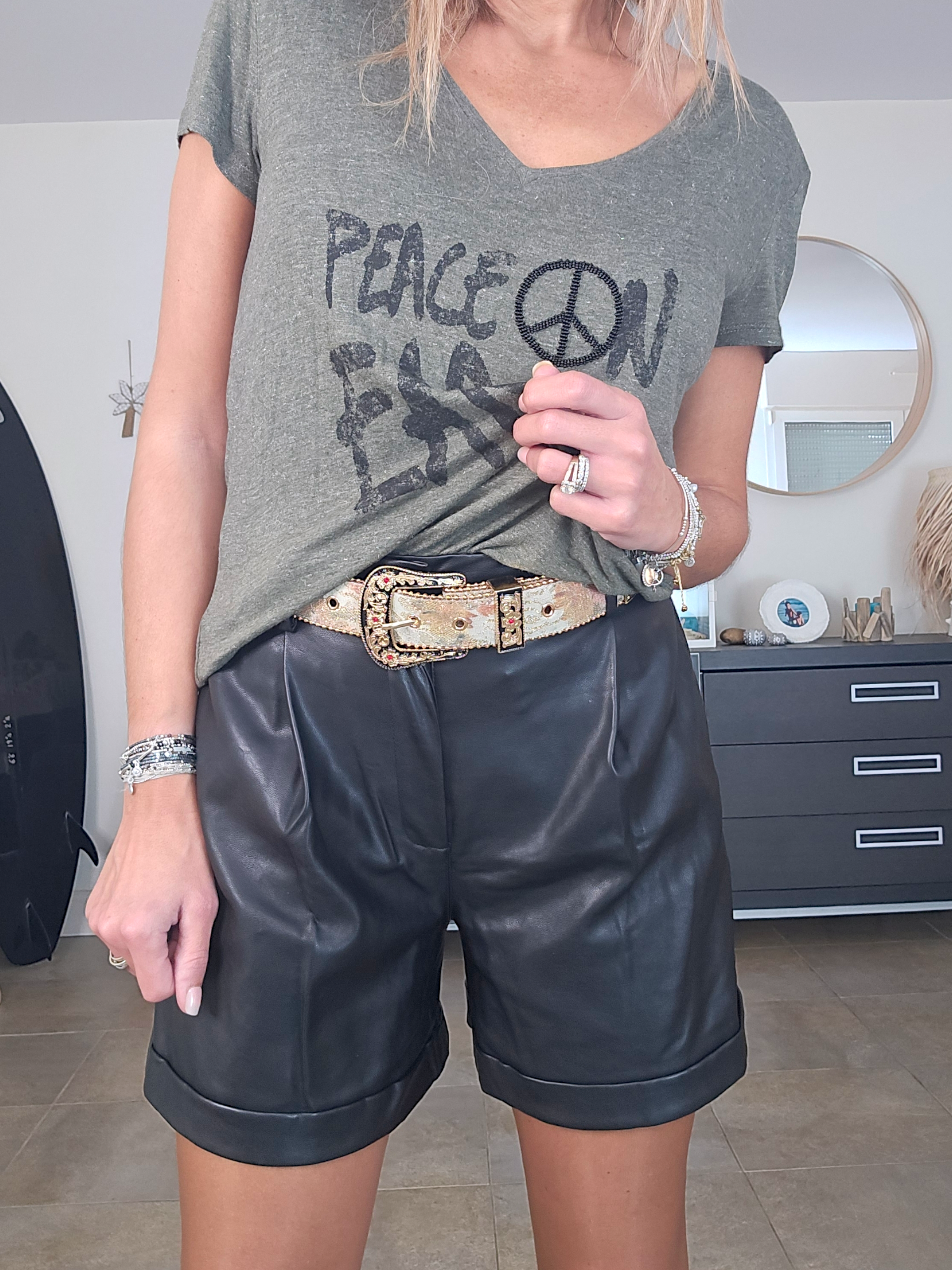 T-shirt kaki peace n'love à perles