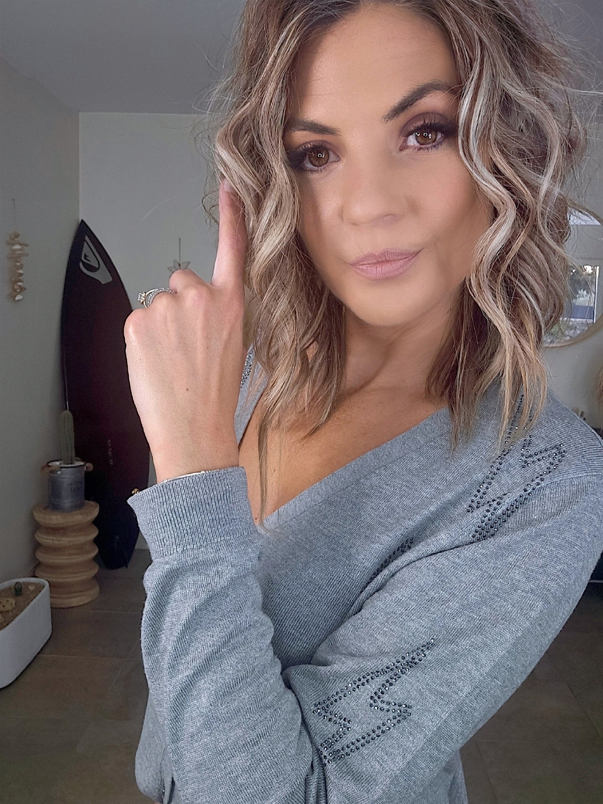 Cardigan gris éclair strass - 𝐌𝐚𝐫𝐢𝐧𝐚𝟒𝟒𝐟𝐚𝐦𝐢𝐥𝐲
