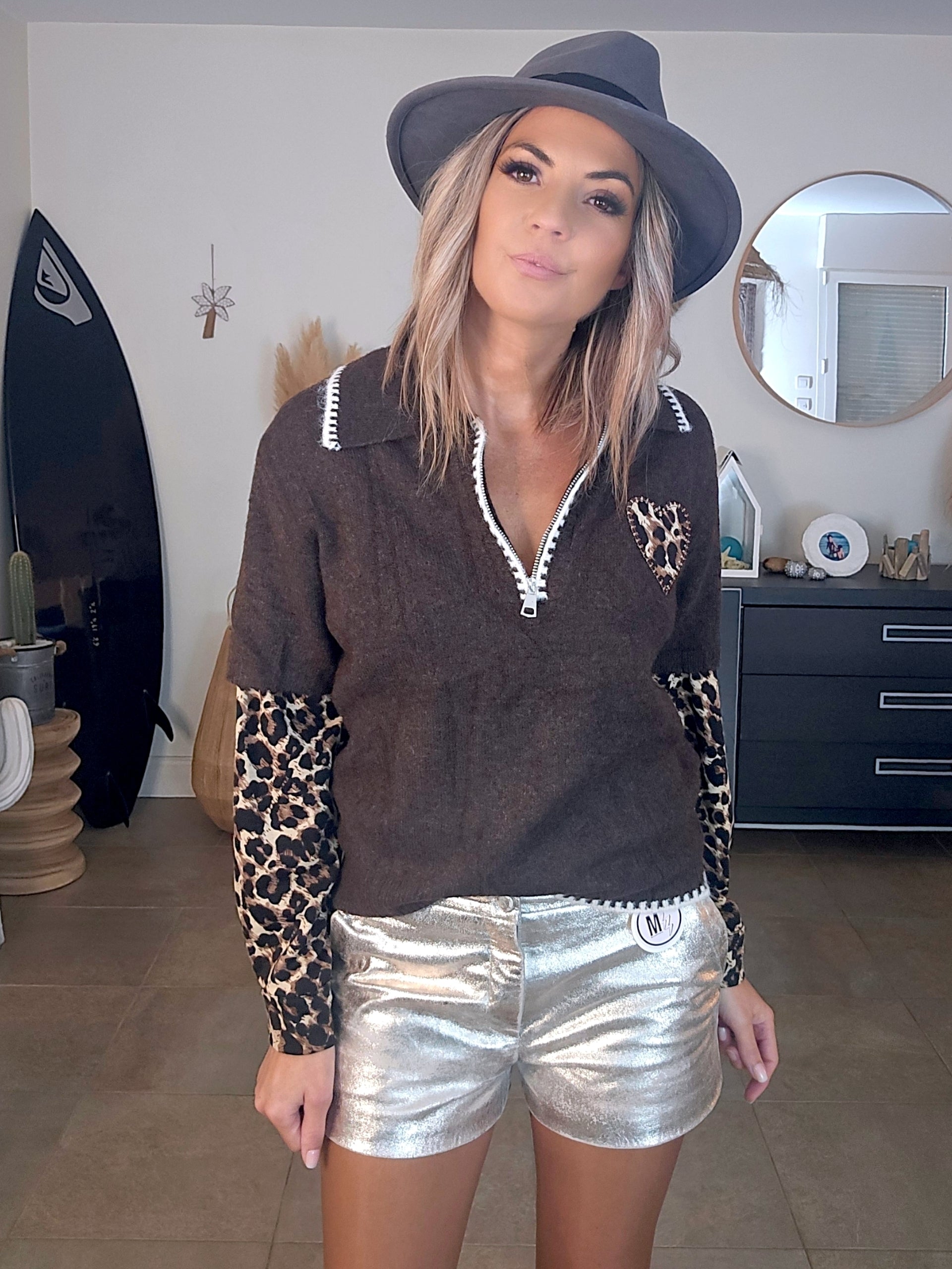 Pull chaud marron coeur léopard