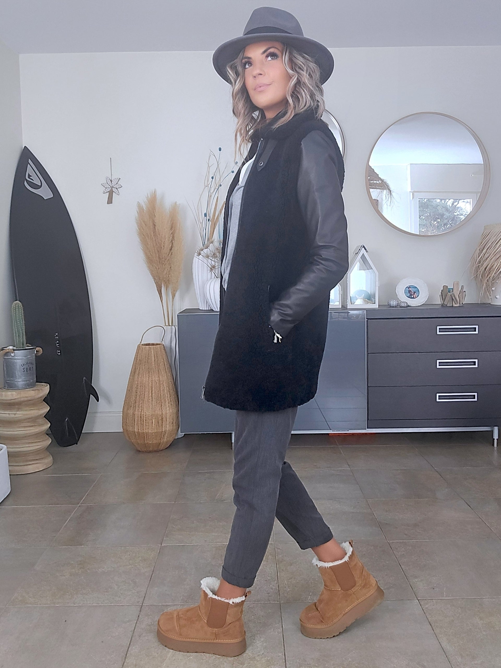 Manteau teddy noir manches cuir et peau retournée