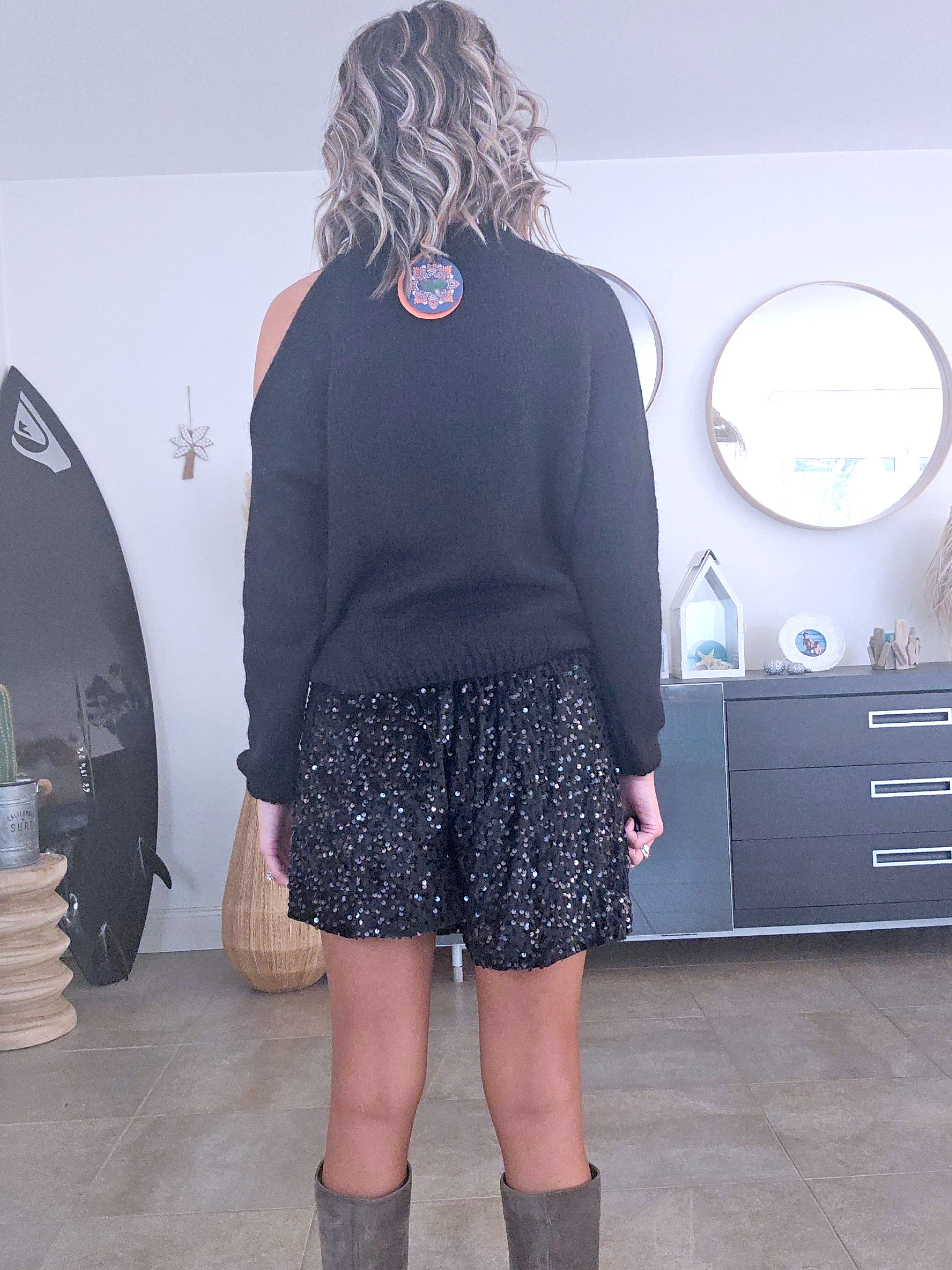Jupe-short velours et sequins noirs. - 𝐌𝐚𝐫𝐢𝐧𝐚𝟒𝟒𝐟𝐚𝐦𝐢𝐥𝐲