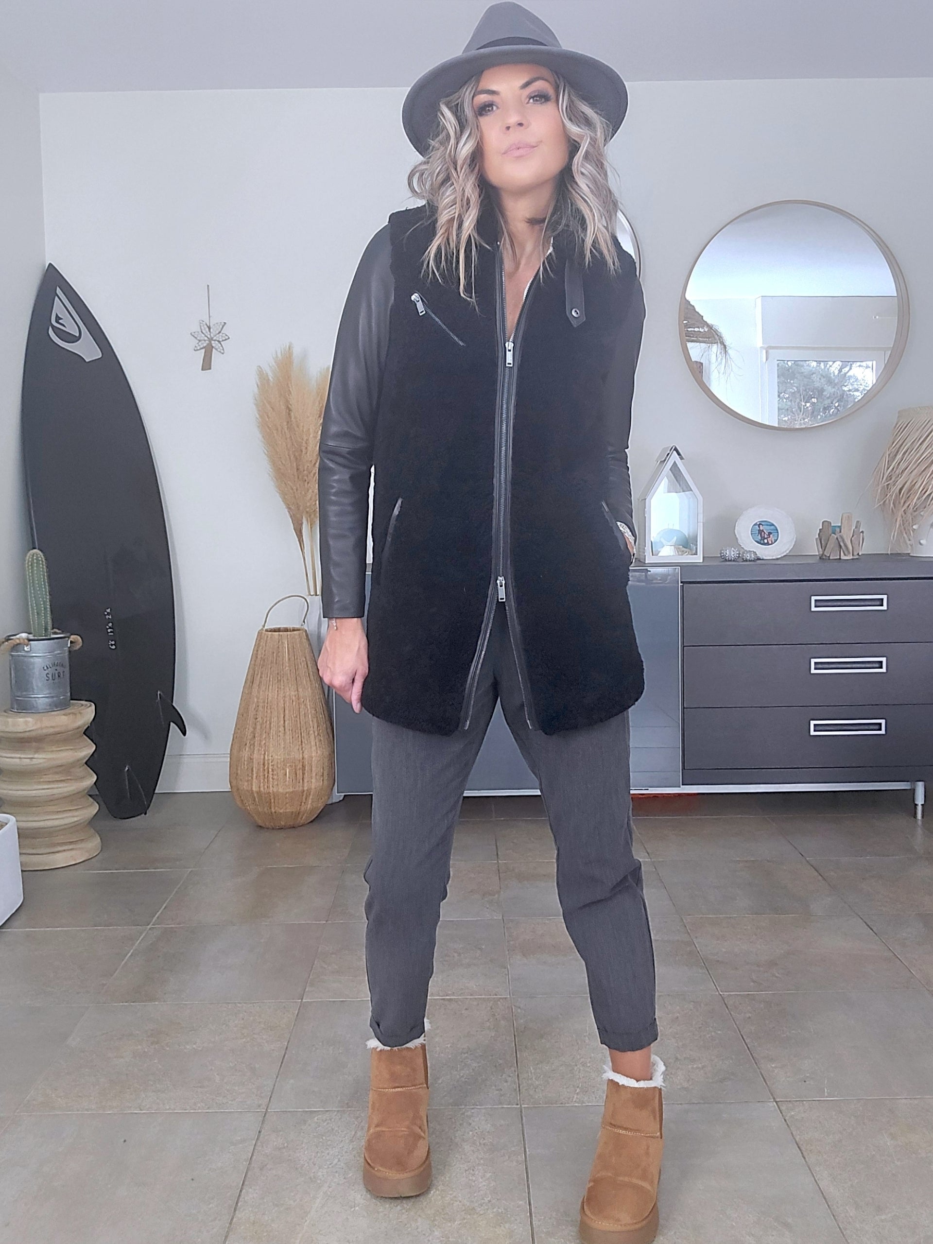Manteau teddy noir manches cuir et peau retournée