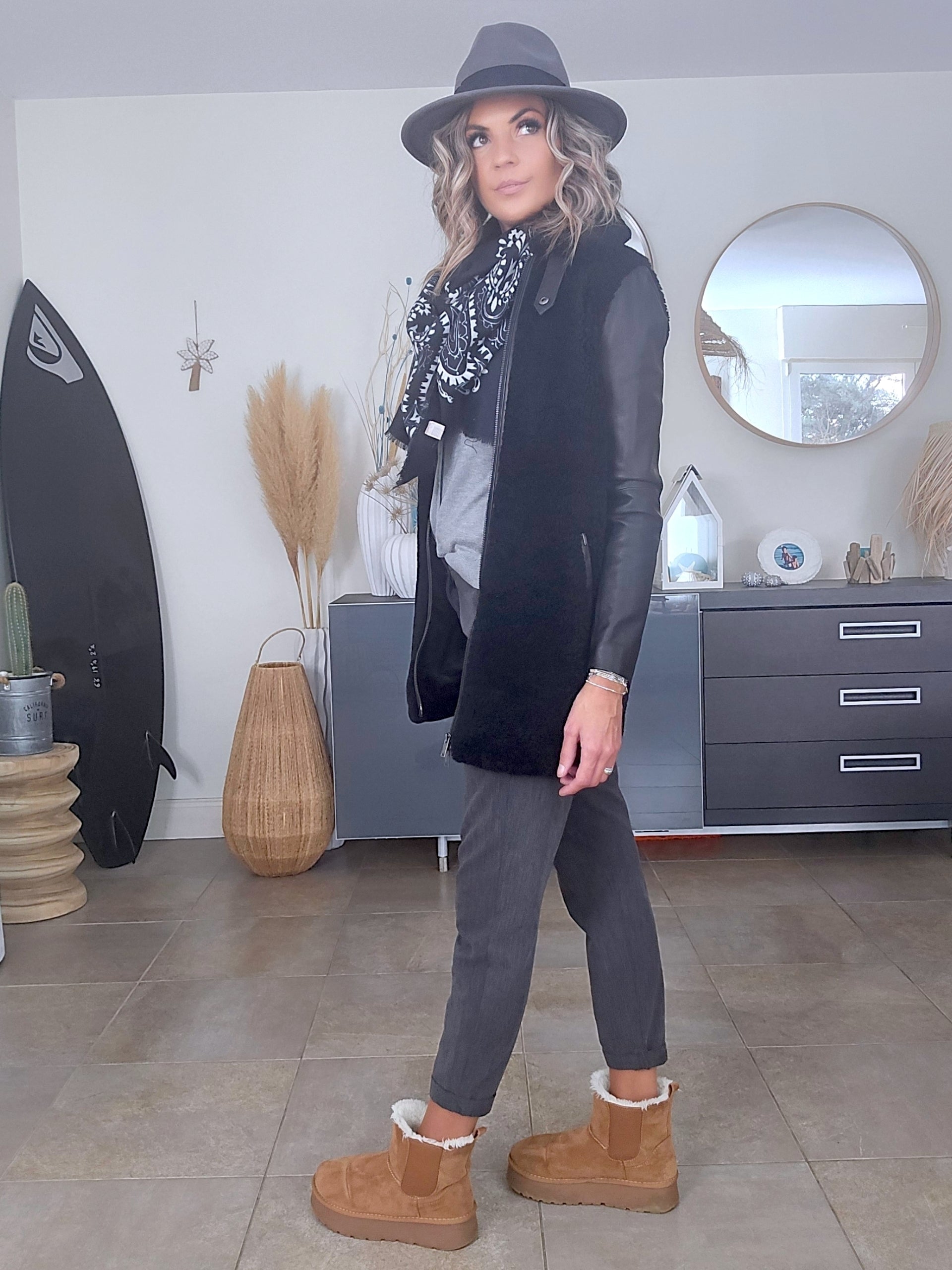 Manteau teddy noir manches cuir et peau retournée
