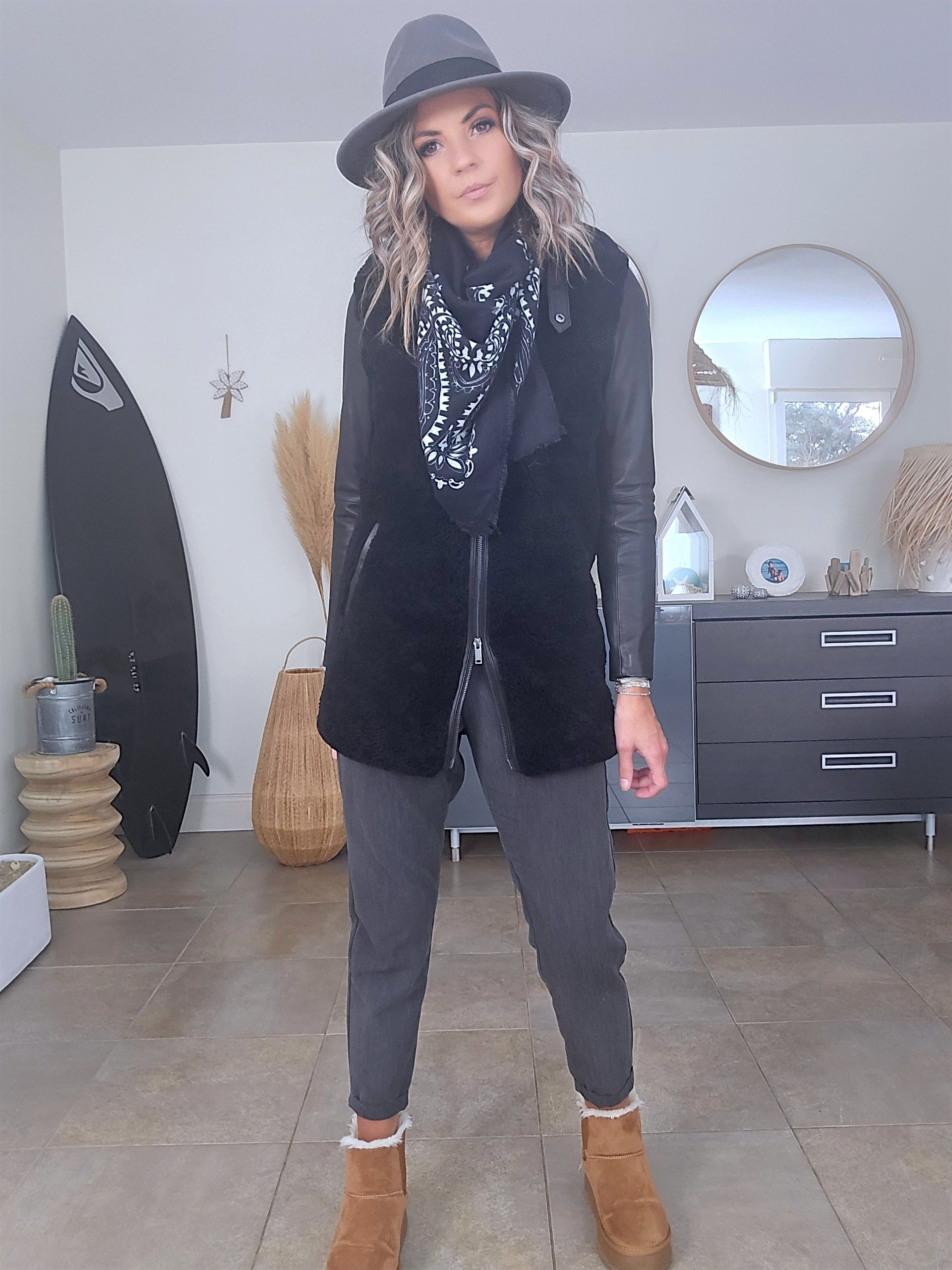 Manteau teddy noir manches cuir et peau retournée