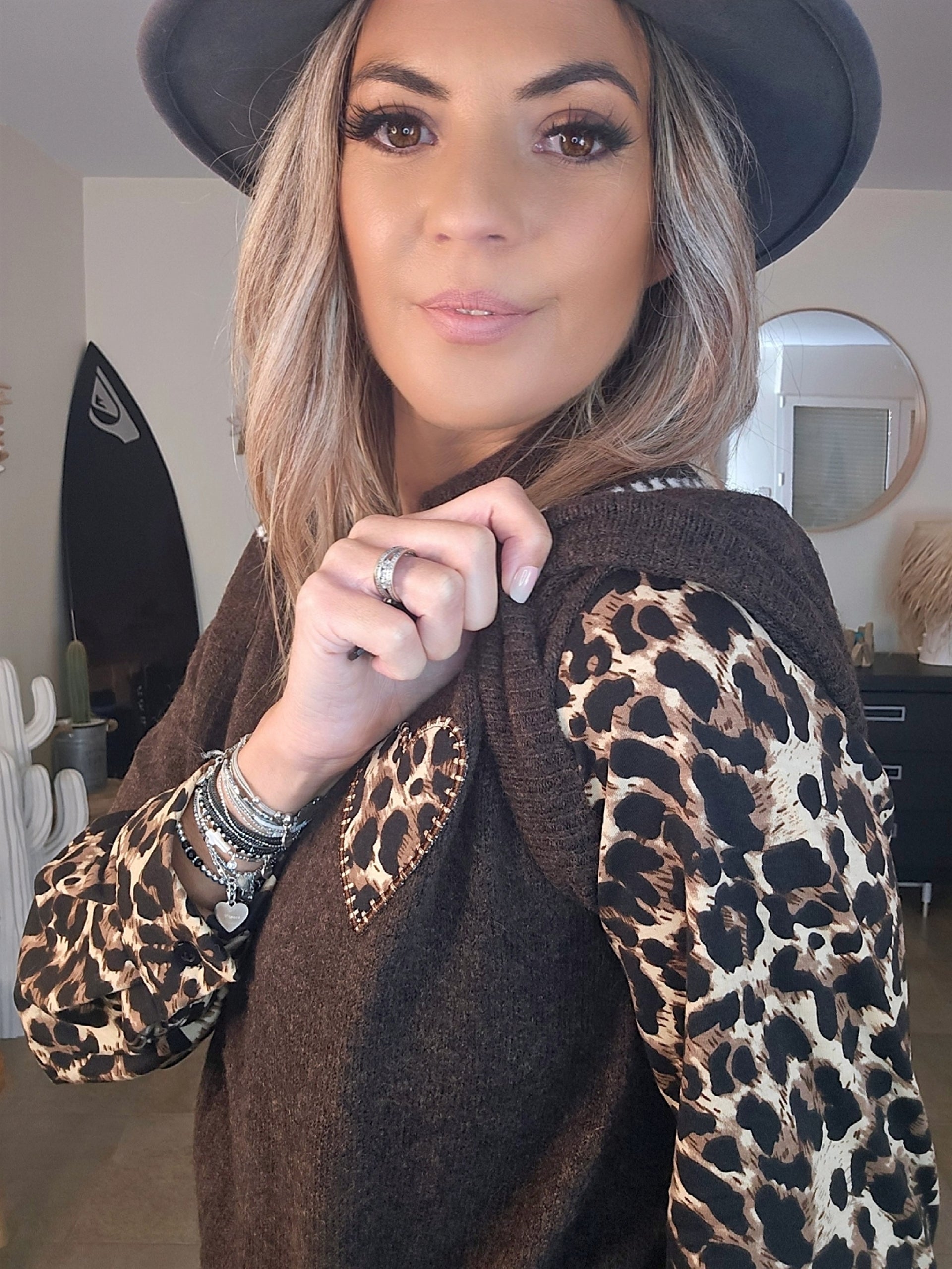 Pull chaud marron coeur léopard