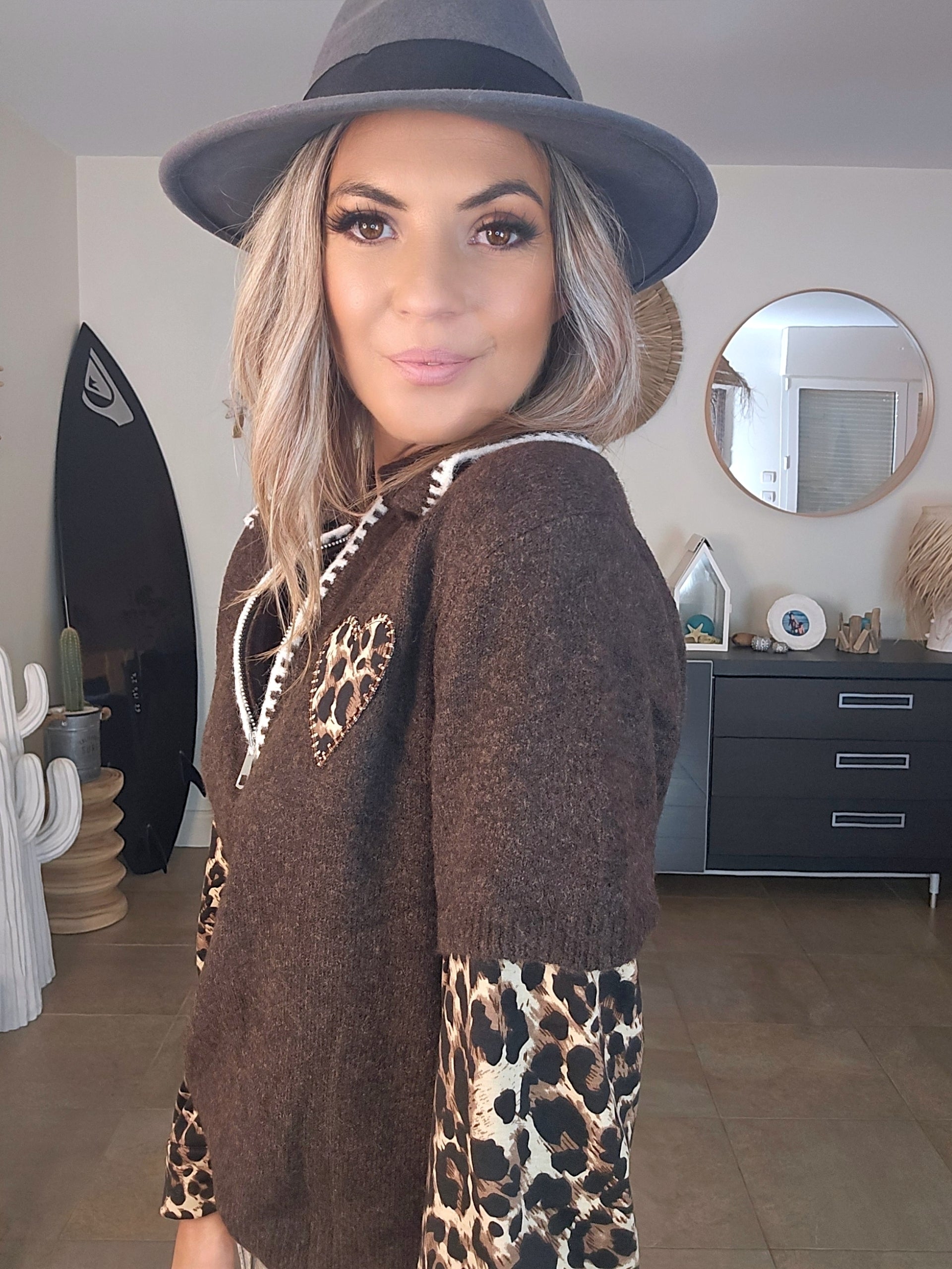 Pull chaud marron coeur léopard