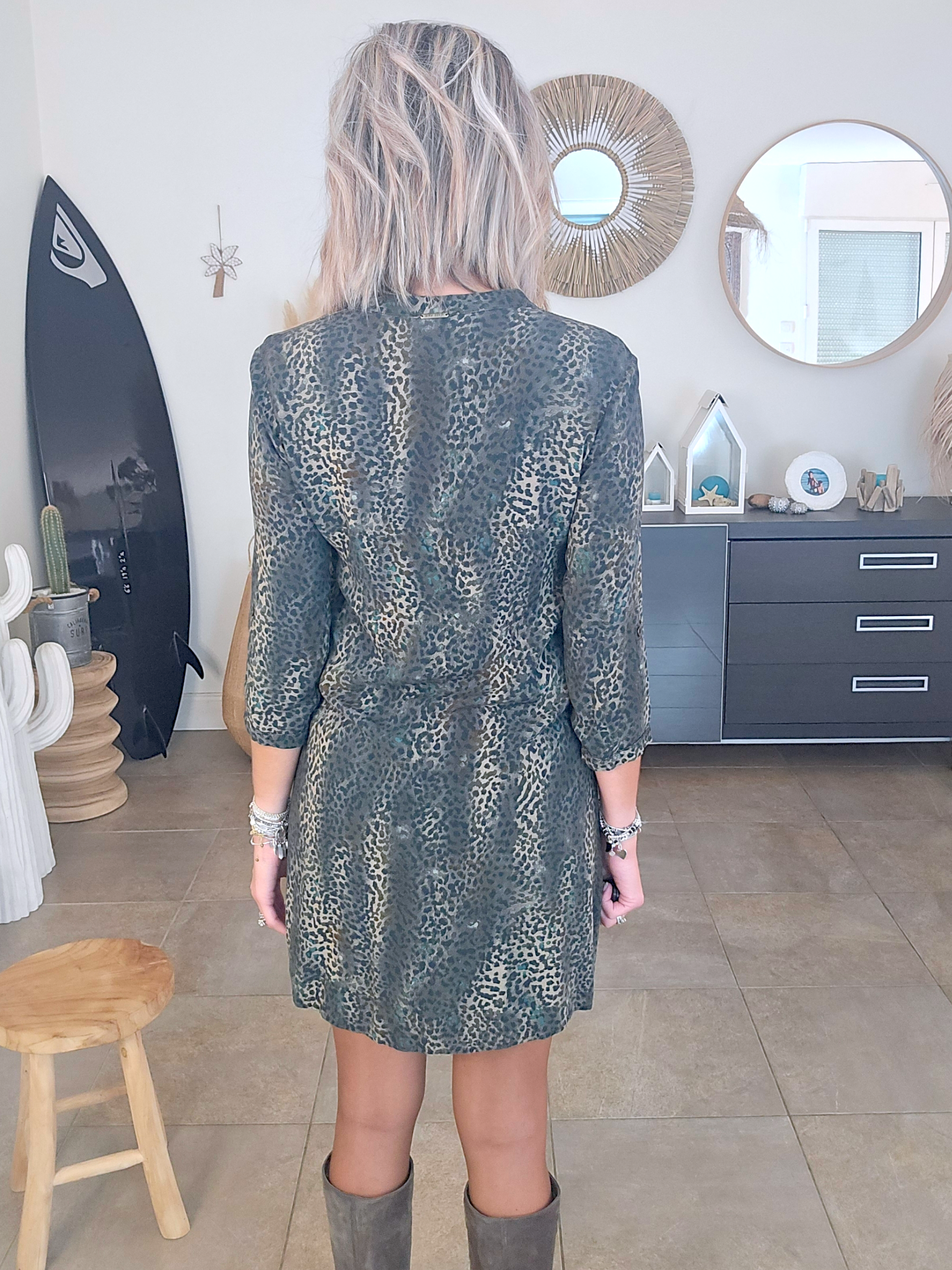 Robe kaki à imprimé léopard