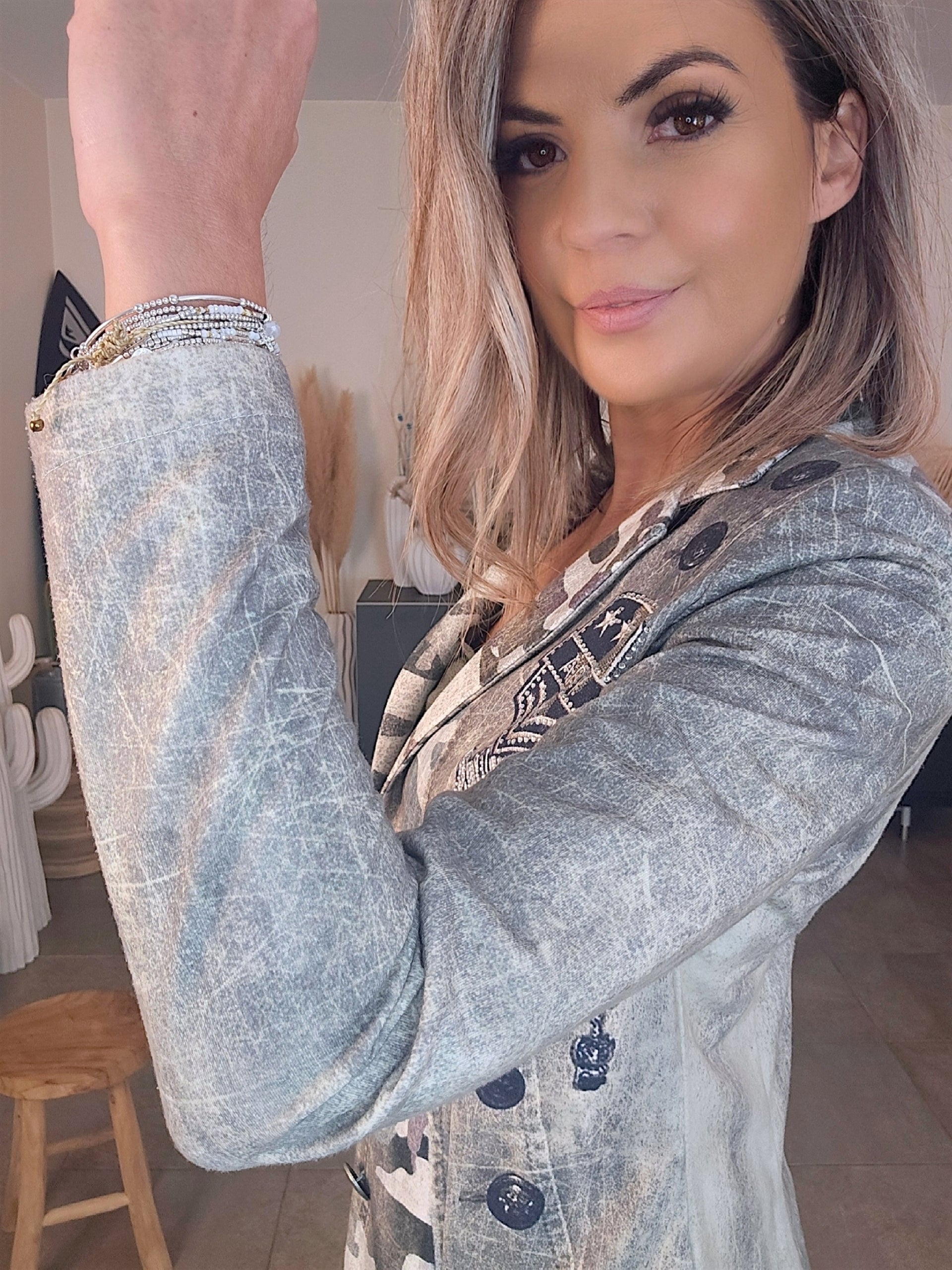 Veste cintrée esprit militaire avec strass