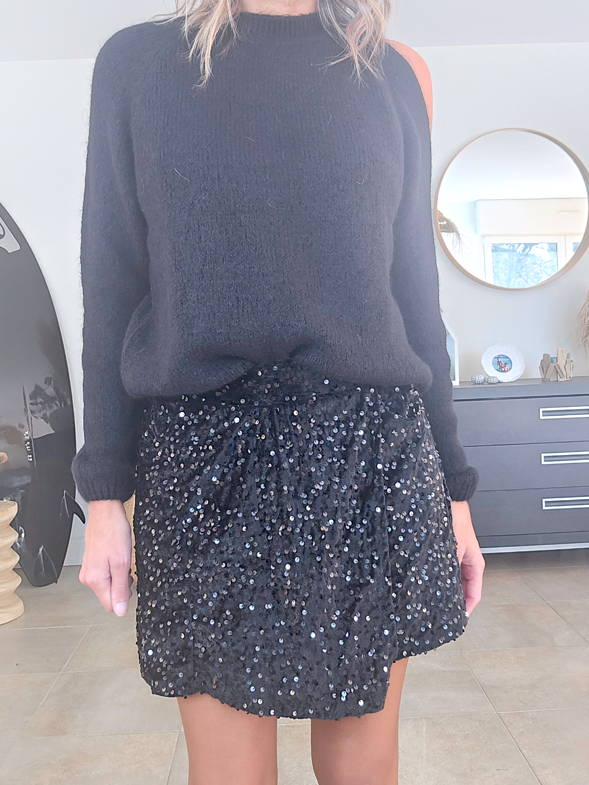 Jupe-short velours et sequins noirs. - 𝐌𝐚𝐫𝐢𝐧𝐚𝟒𝟒𝐟𝐚𝐦𝐢𝐥𝐲
