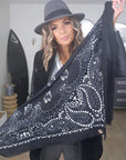 Écharpe noire à imprimé bandana