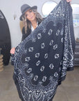Écharpe noire à imprimé bandana