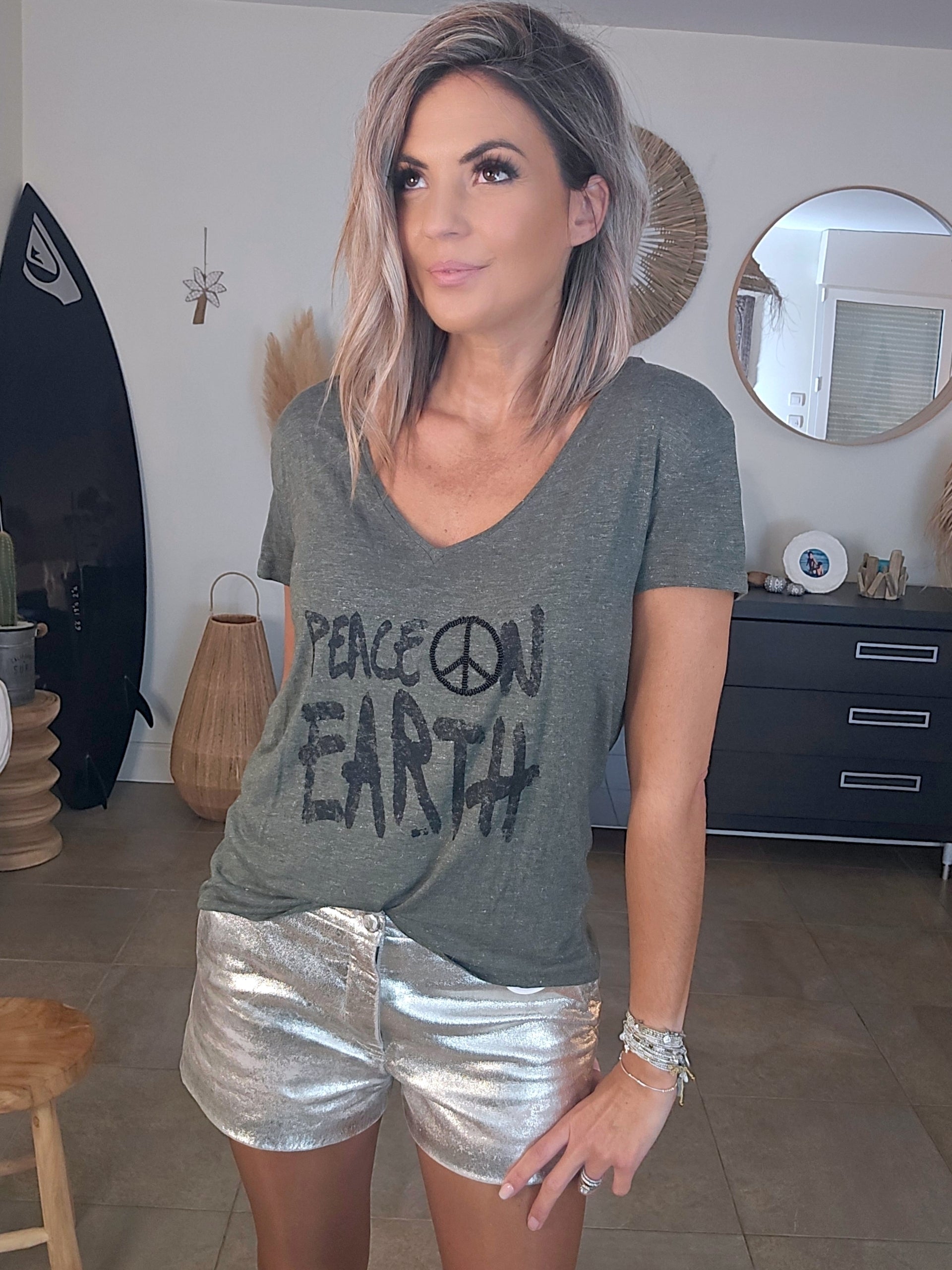 T-shirt kaki peace n'love à perles
