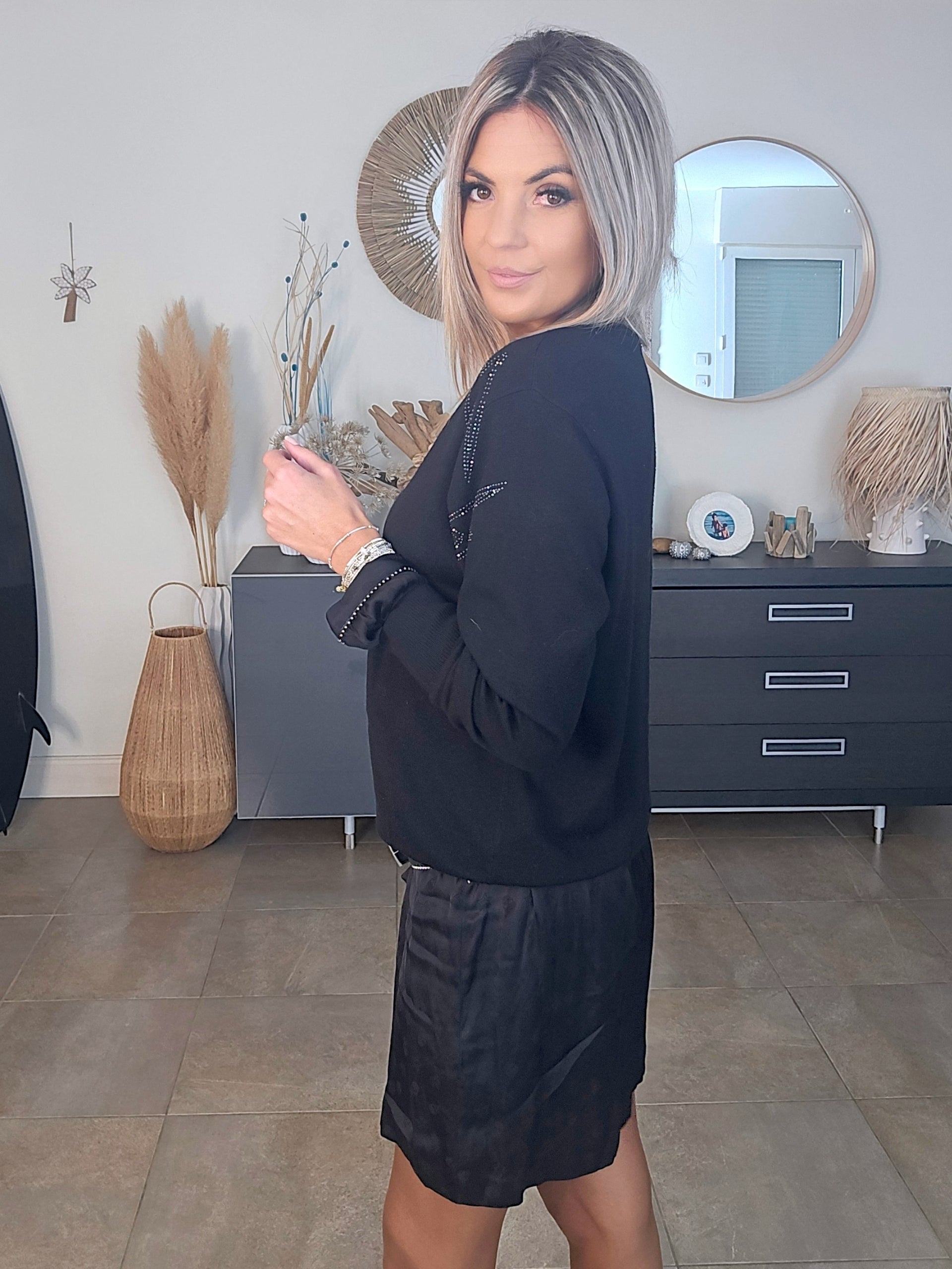 Pull noir éclairs strass