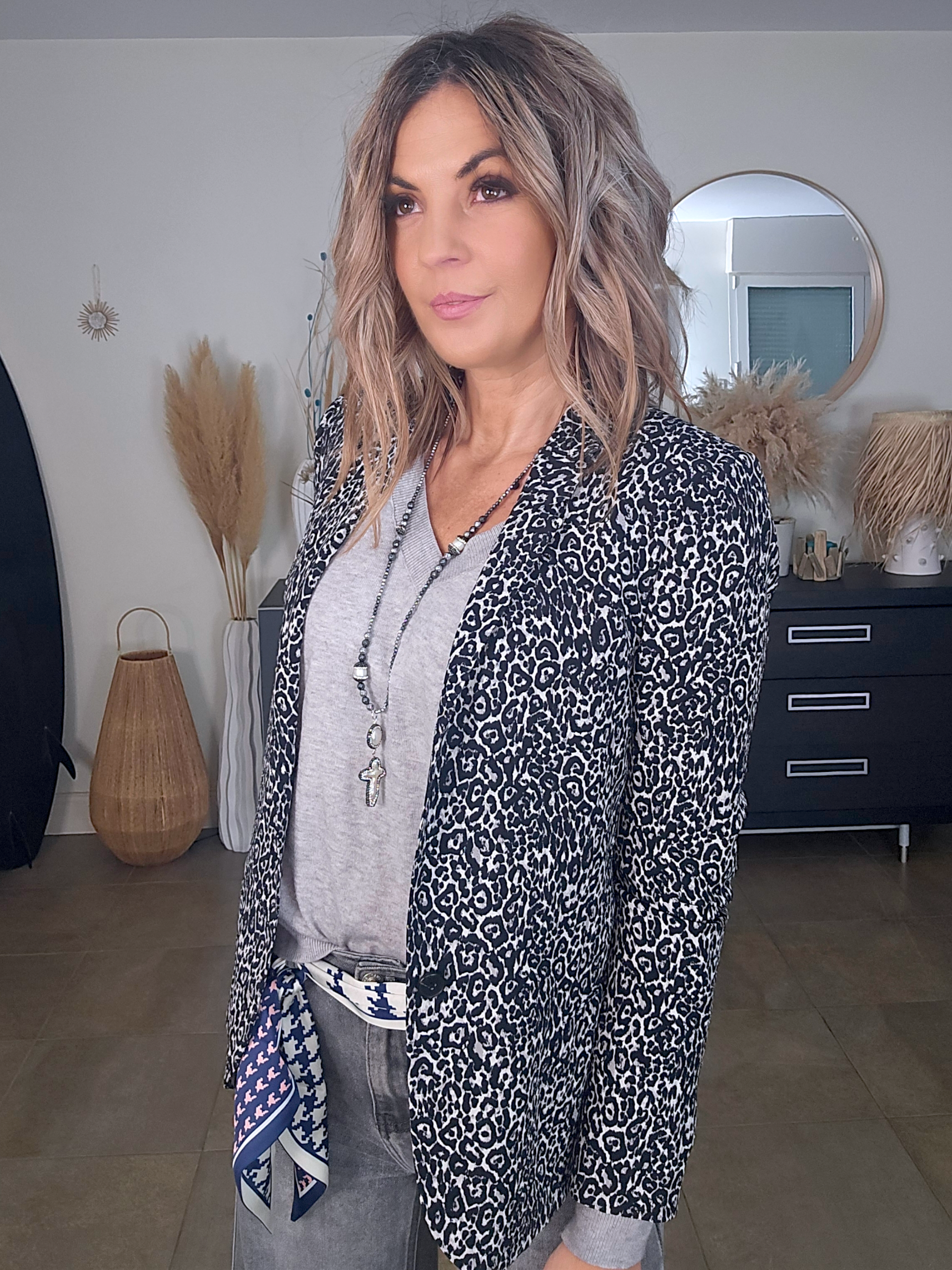 Veste léopard noire, blanche et grise - 𝐌𝐚𝐫𝐢𝐧𝐚𝟒𝟒𝐟𝐚𝐦𝐢𝐥𝐲