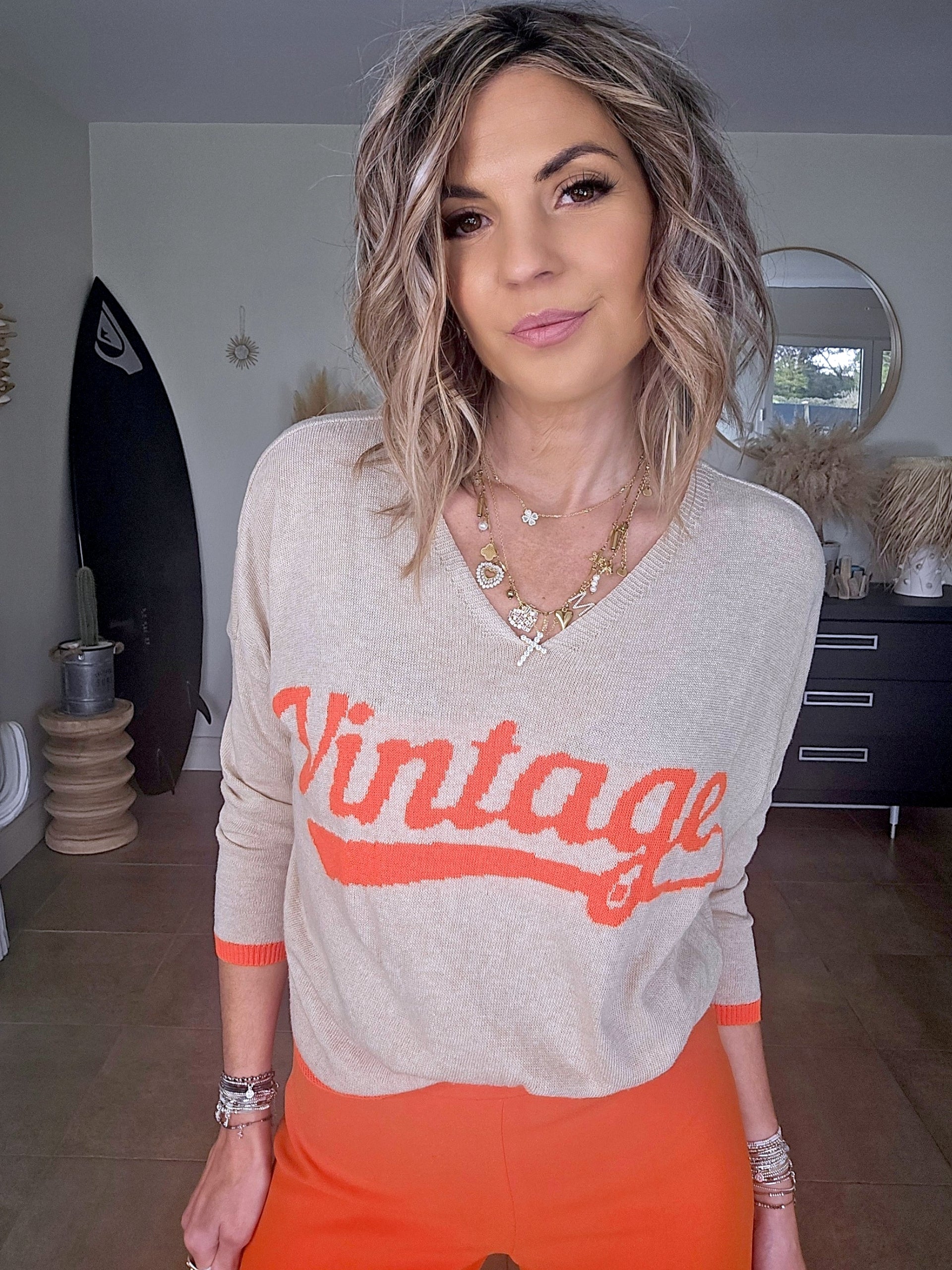 Pull beige vintage orange fluo - 𝐌𝐚𝐫𝐢𝐧𝐚𝟒𝟒𝐟𝐚𝐦𝐢𝐥𝐲