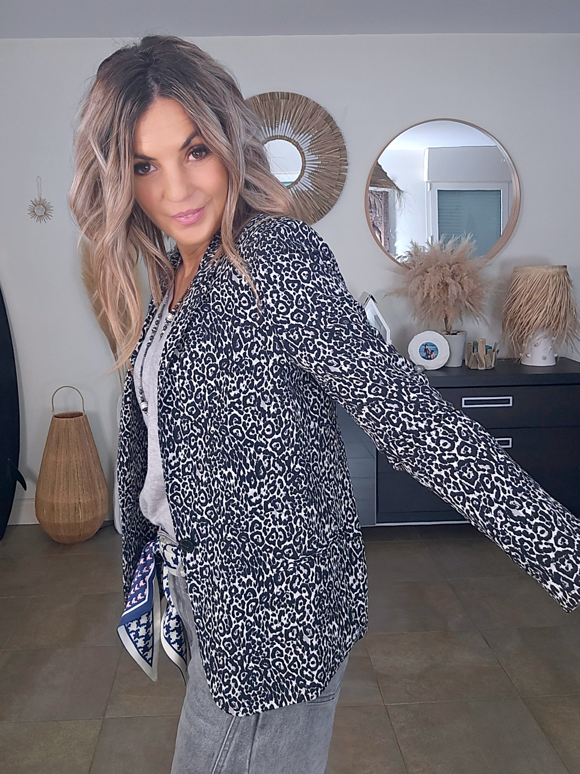 Veste léopard noire, blanche et grise - 𝐌𝐚𝐫𝐢𝐧𝐚𝟒𝟒𝐟𝐚𝐦𝐢𝐥𝐲