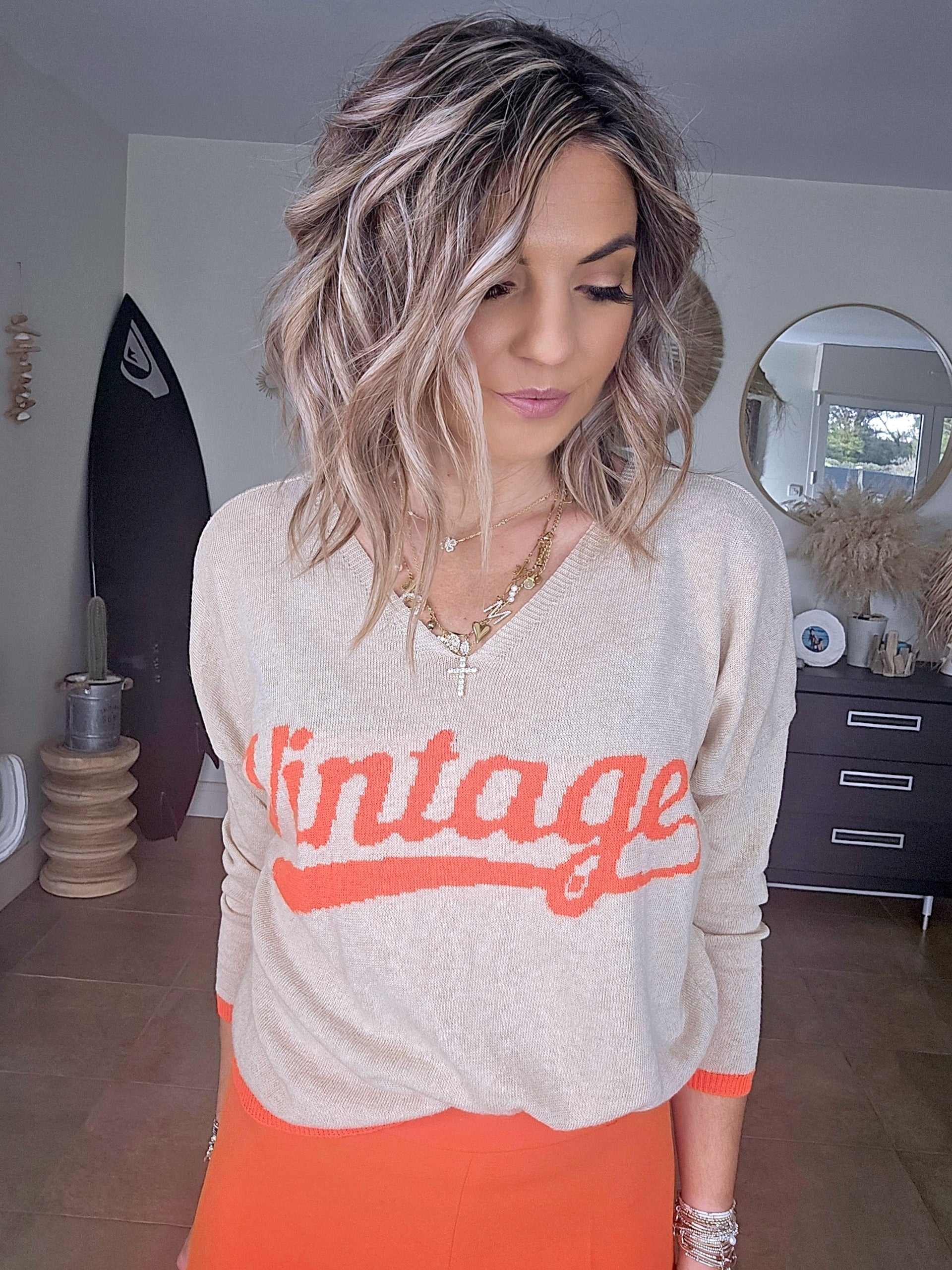 Pull beige vintage orange fluo - 𝐌𝐚𝐫𝐢𝐧𝐚𝟒𝟒𝐟𝐚𝐦𝐢𝐥𝐲