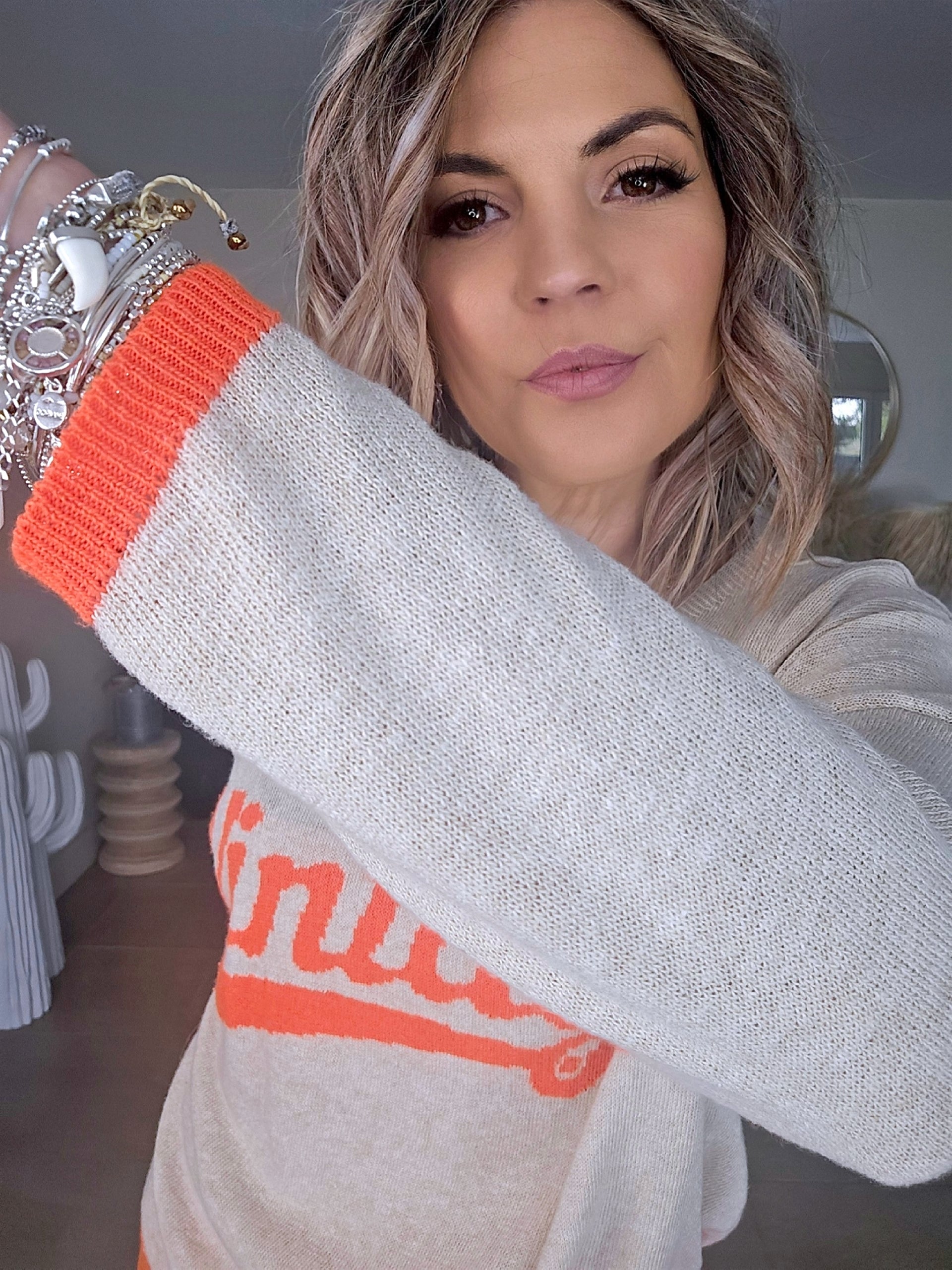 Pull beige vintage orange fluo - 𝐌𝐚𝐫𝐢𝐧𝐚𝟒𝟒𝐟𝐚𝐦𝐢𝐥𝐲