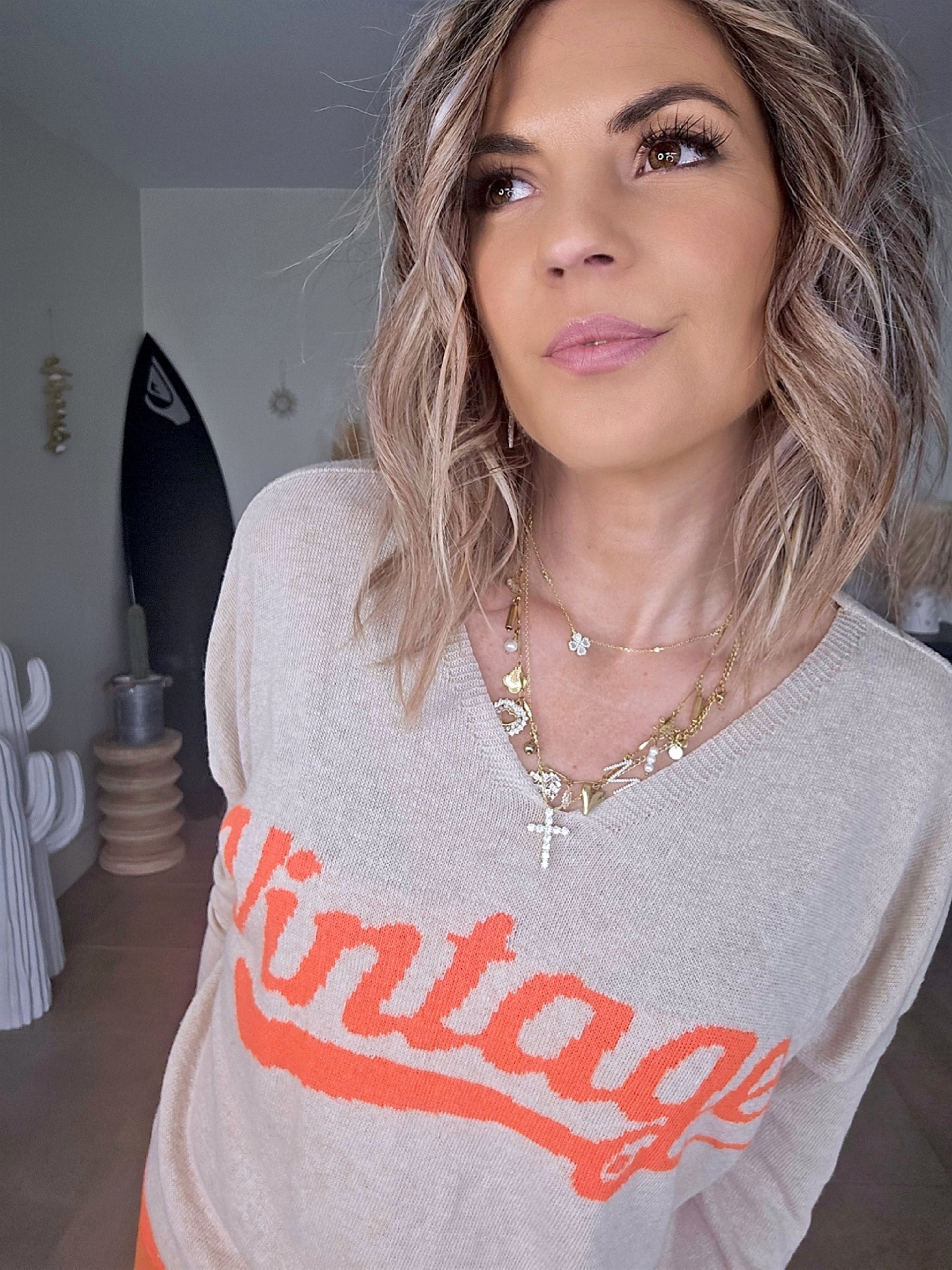 Pull beige vintage orange fluo - 𝐌𝐚𝐫𝐢𝐧𝐚𝟒𝟒𝐟𝐚𝐦𝐢𝐥𝐲