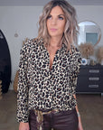 Chemise beige à imprimé léopard marron et noir - 𝐌𝐚𝐫𝐢𝐧𝐚𝟒𝟒𝐟𝐚𝐦𝐢𝐥𝐲
