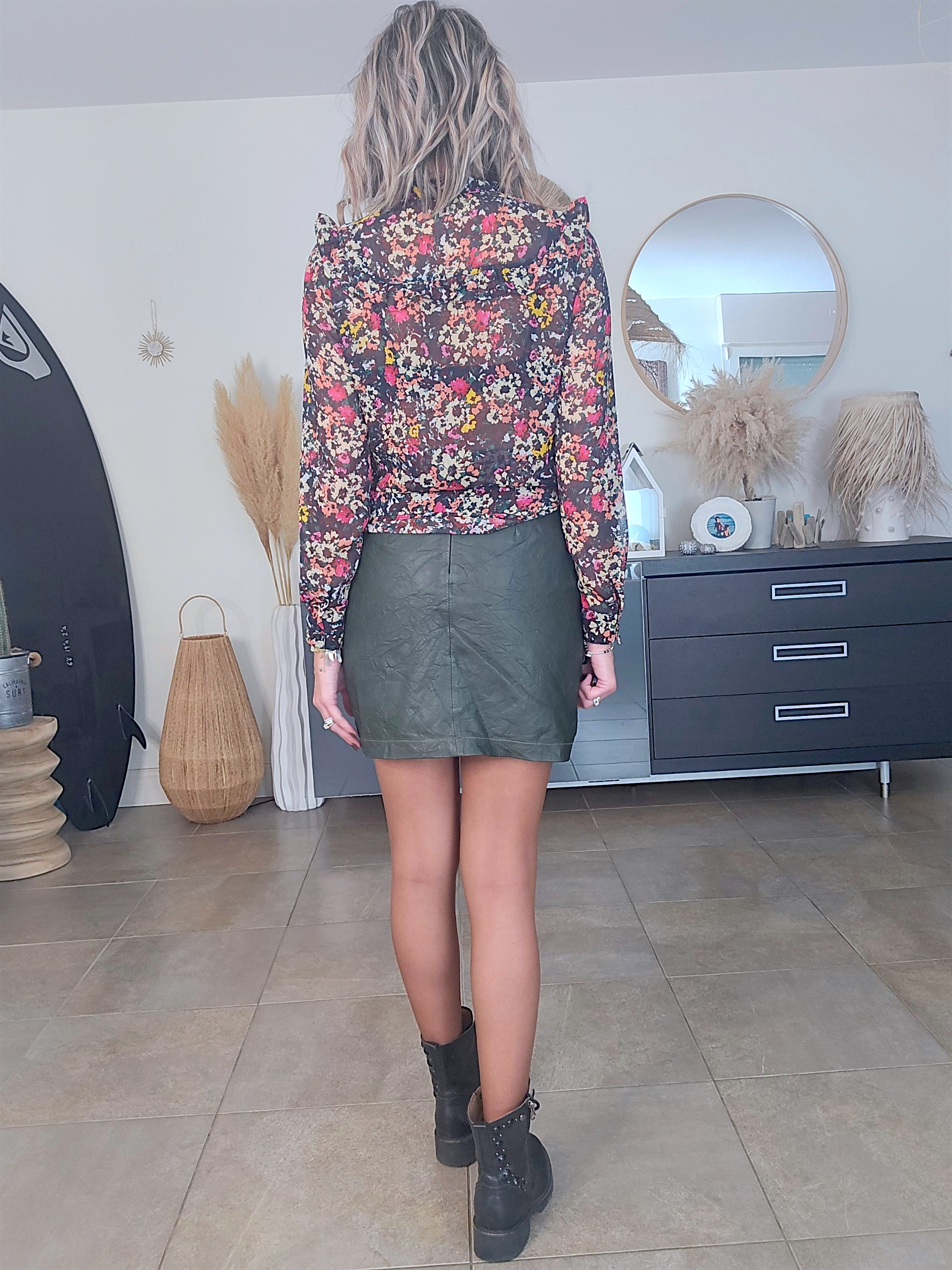 Jupe vert-kaki 100% cuir d'agneau froissé - 𝐌𝐚𝐫𝐢𝐧𝐚𝟒𝟒𝐟𝐚𝐦𝐢𝐥𝐲