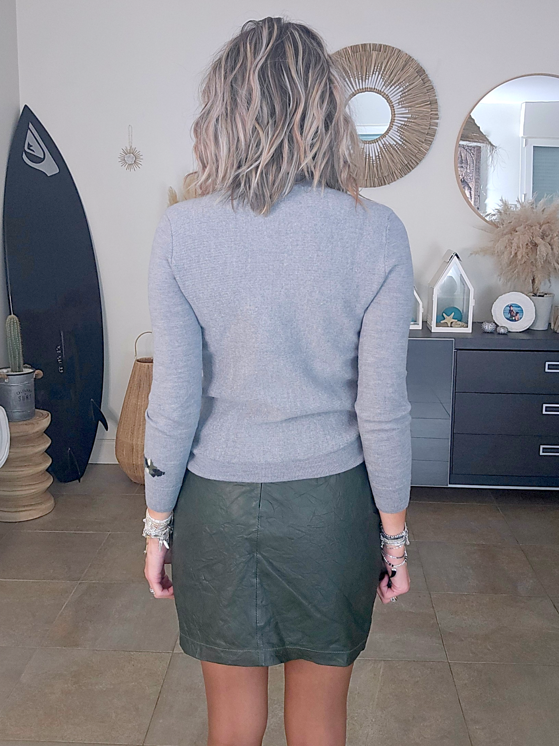 Pull gris plumes camouflage - 𝐌𝐚𝐫𝐢𝐧𝐚𝟒𝟒𝐟𝐚𝐦𝐢𝐥𝐲