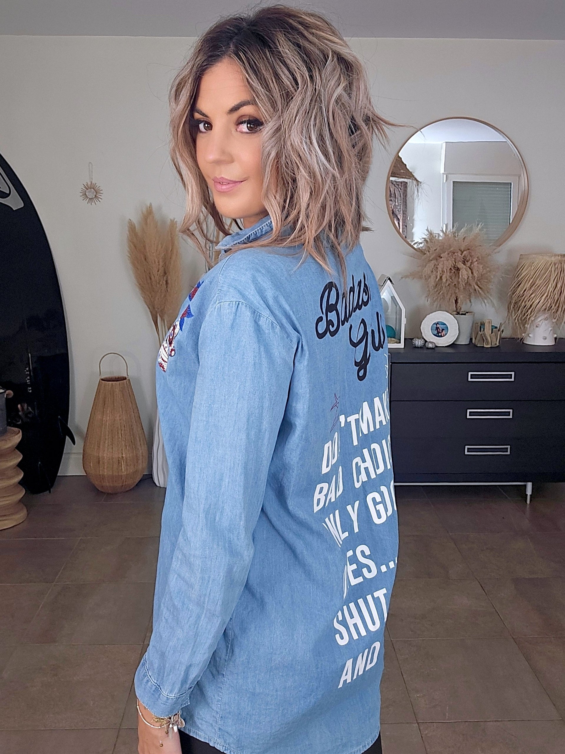 Chemise longue bleue avec inscriptions - 𝐌𝐚𝐫𝐢𝐧𝐚𝟒𝟒𝐟𝐚𝐦𝐢𝐥𝐲