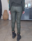Pantalon slim huilé vert kaki - 𝐌𝐚𝐫𝐢𝐧𝐚𝟒𝟒𝐟𝐚𝐦𝐢𝐥𝐲