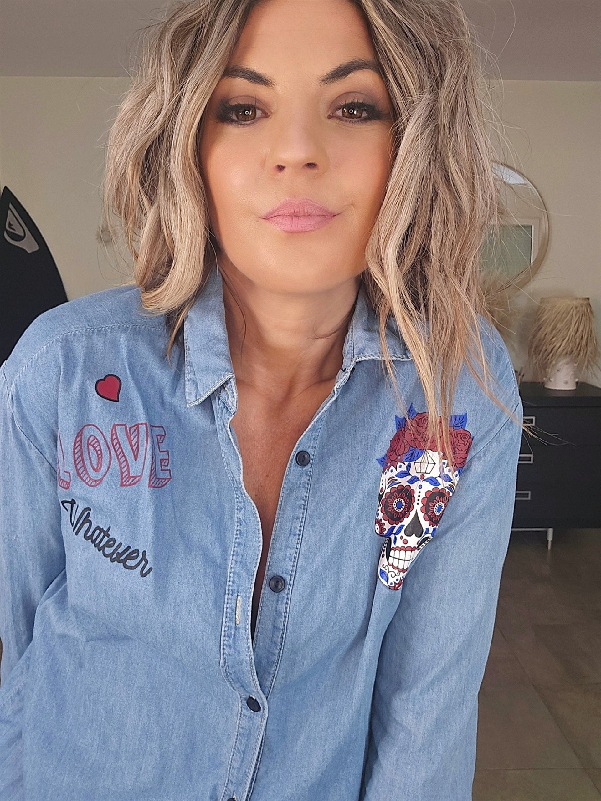 Chemise longue bleue avec inscriptions - 𝐌𝐚𝐫𝐢𝐧𝐚𝟒𝟒𝐟𝐚𝐦𝐢𝐥𝐲